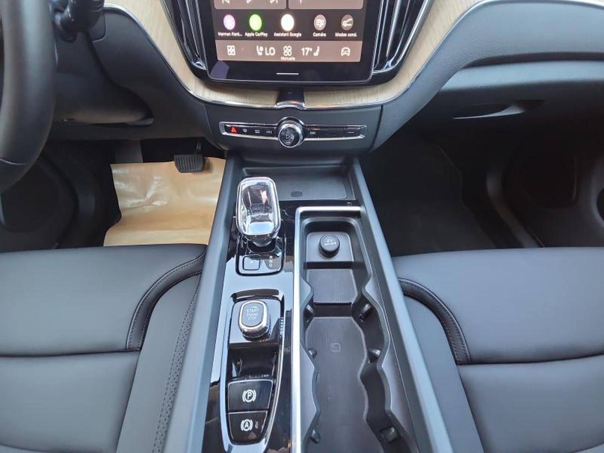 Volvo XC60 T6 Plus Dark / Hybride FACELIFT KIT HIVER INCLUS (2025) - Photo 11