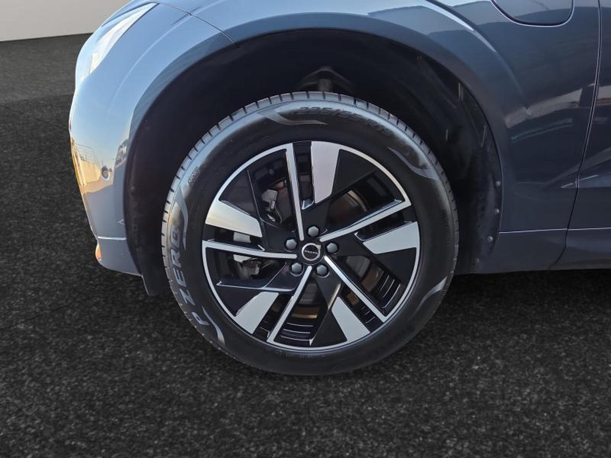 Volvo XC60 T6 Plus Dark / Hybride FACELIFT KIT HIVER INCLUS (2025) - Photo 14