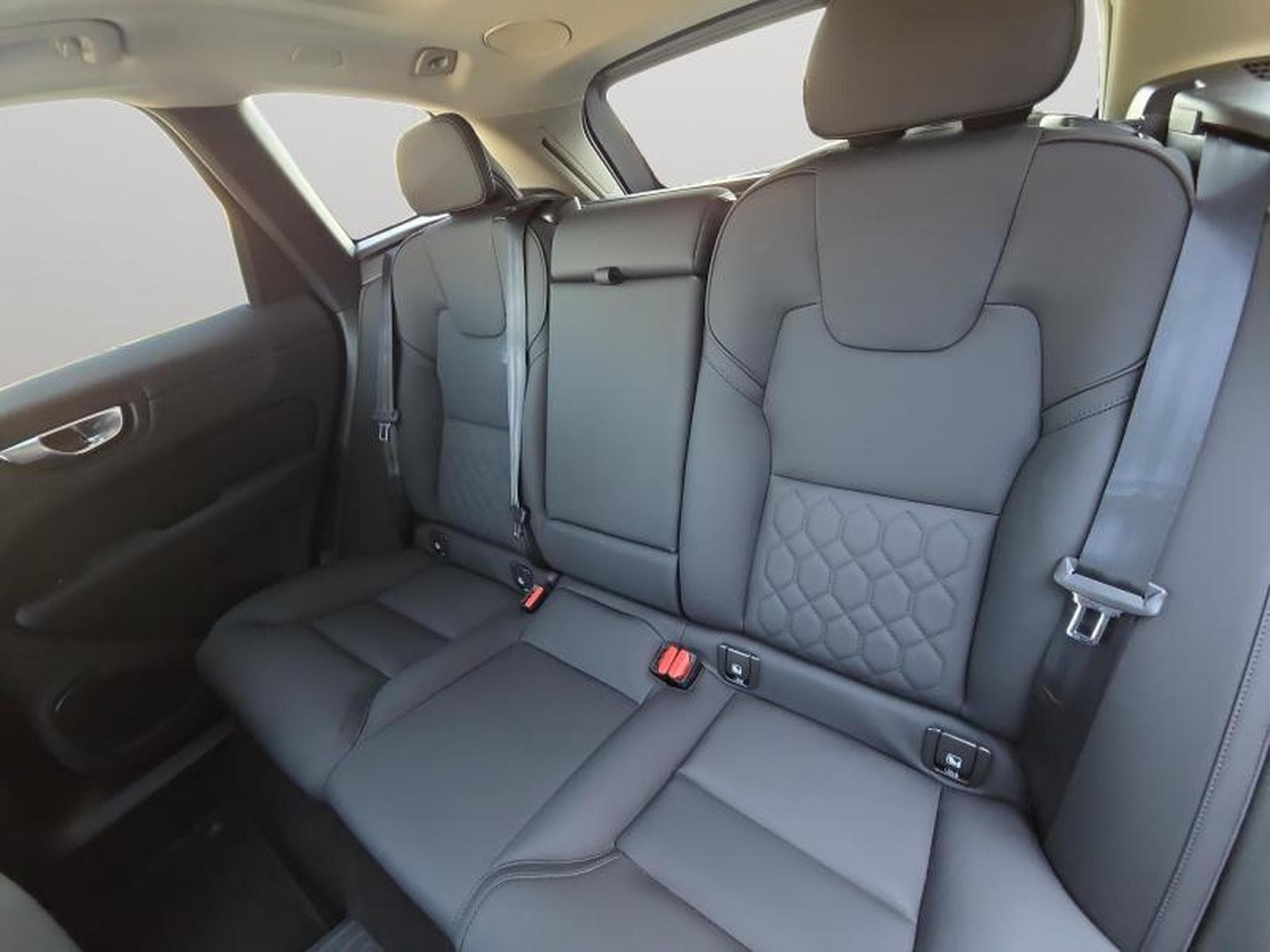 Volvo XC60 T6 Plus Dark / Hybride FACELIFT KIT HIVER INCLUS (2025) - Photo 13