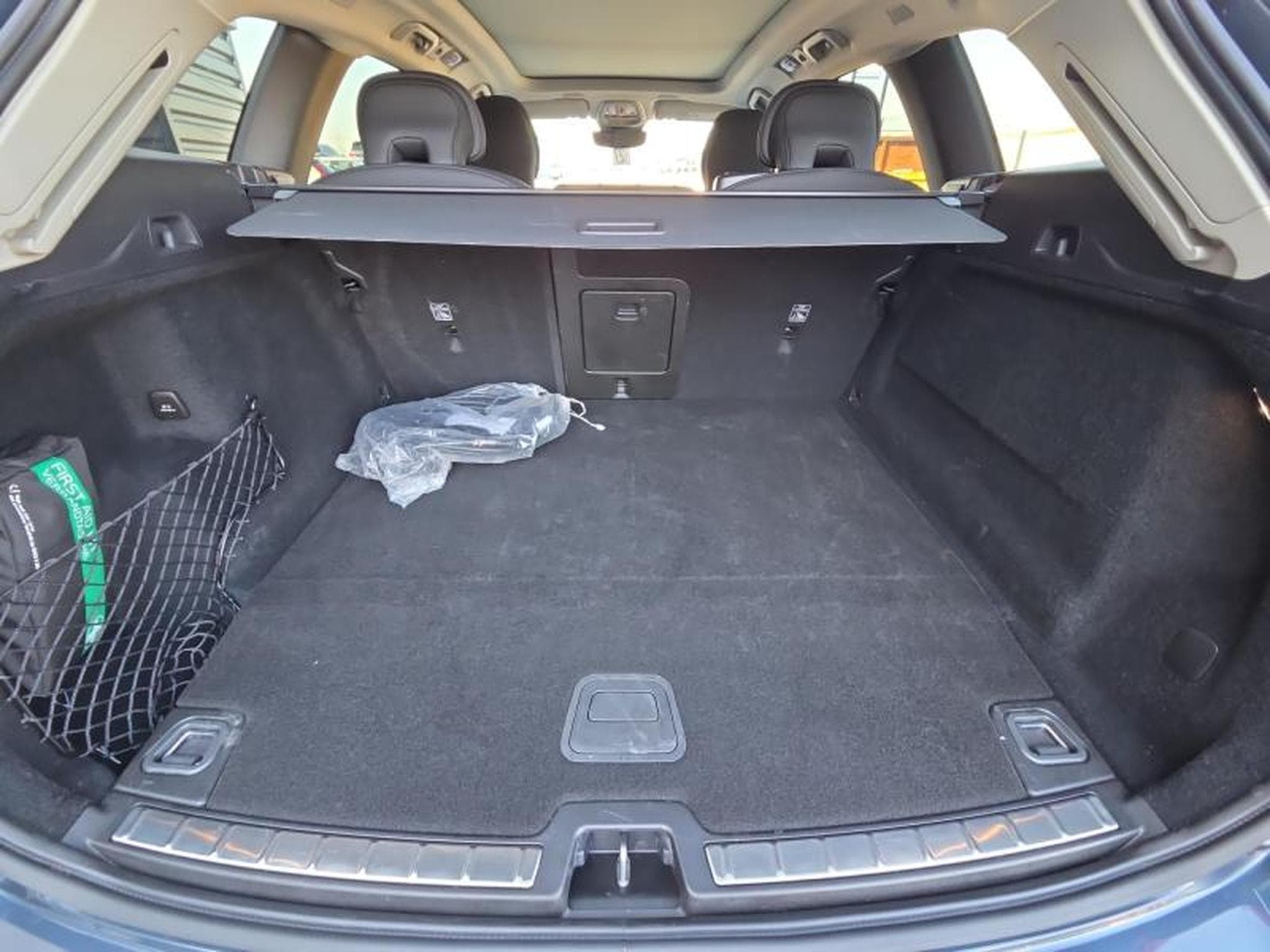 Volvo XC60 T6 Plus Dark / Hybride FACELIFT KIT HIVER INCLUS (2025) - Photo 19