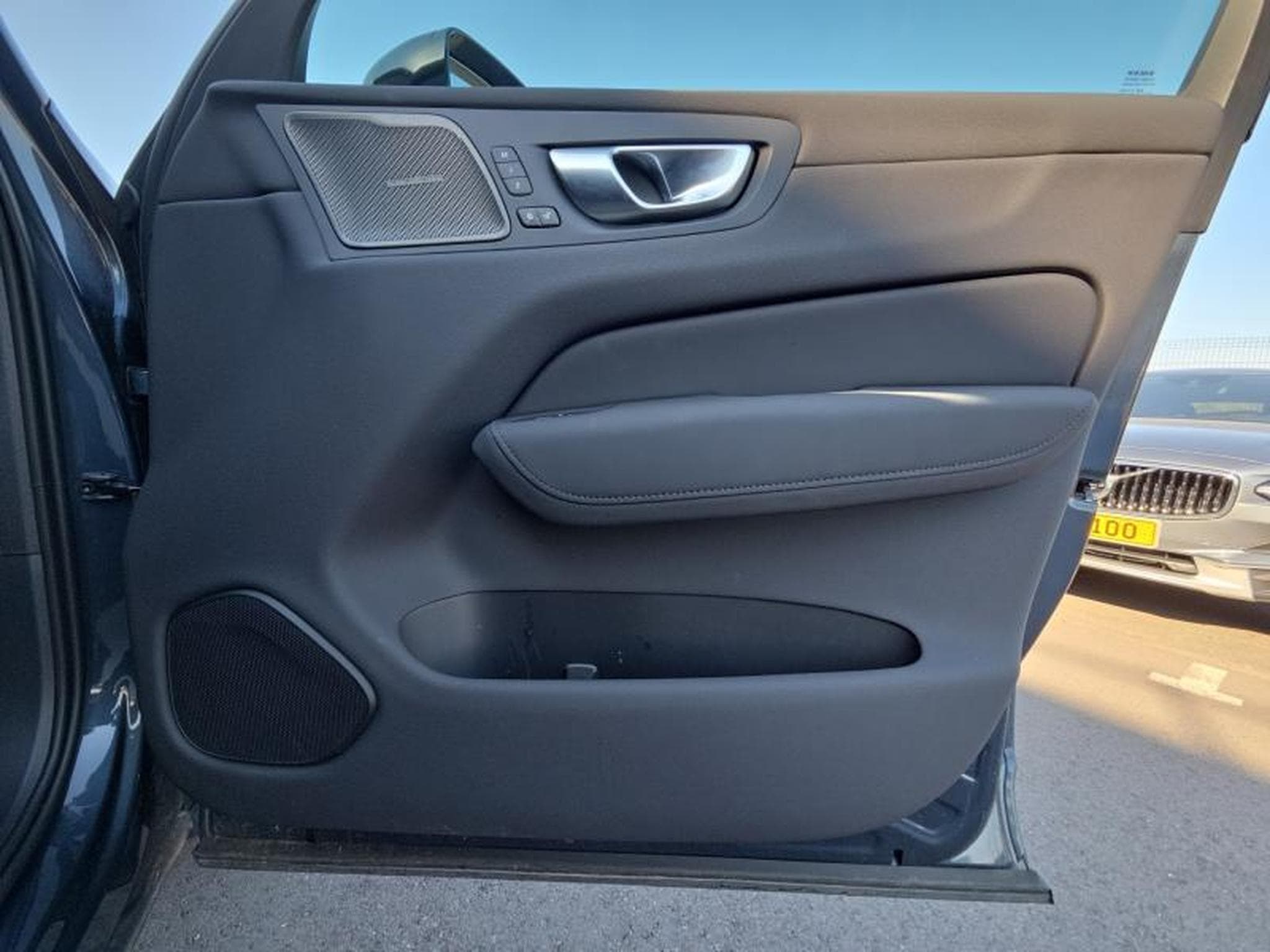 Volvo XC60 T6 Plus Dark / Hybride FACELIFT KIT HIVER INCLUS (2025) - Photo 21