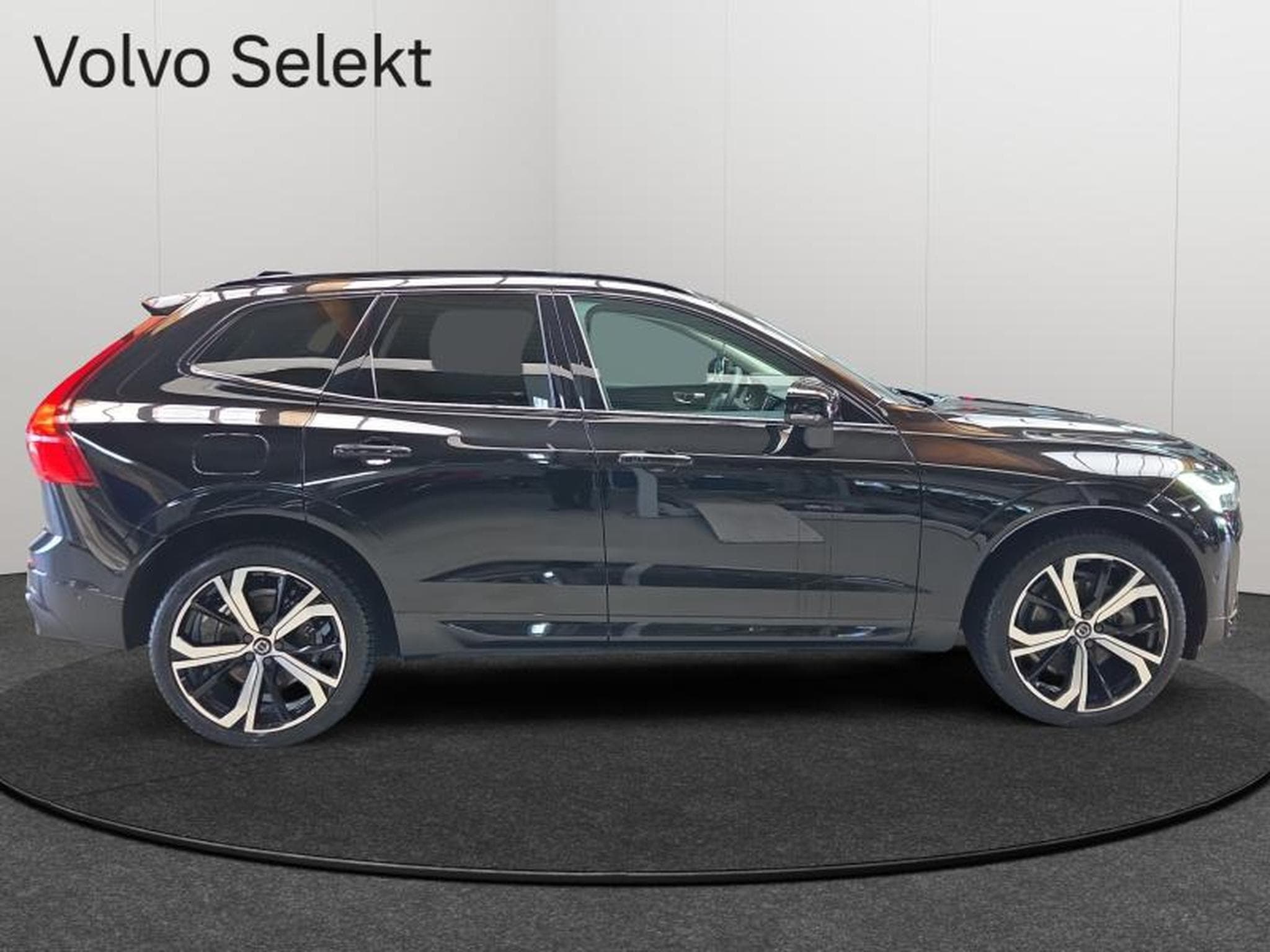 Volvo XC60 B4 Plus Dark / Essence (2023) - Photo 6