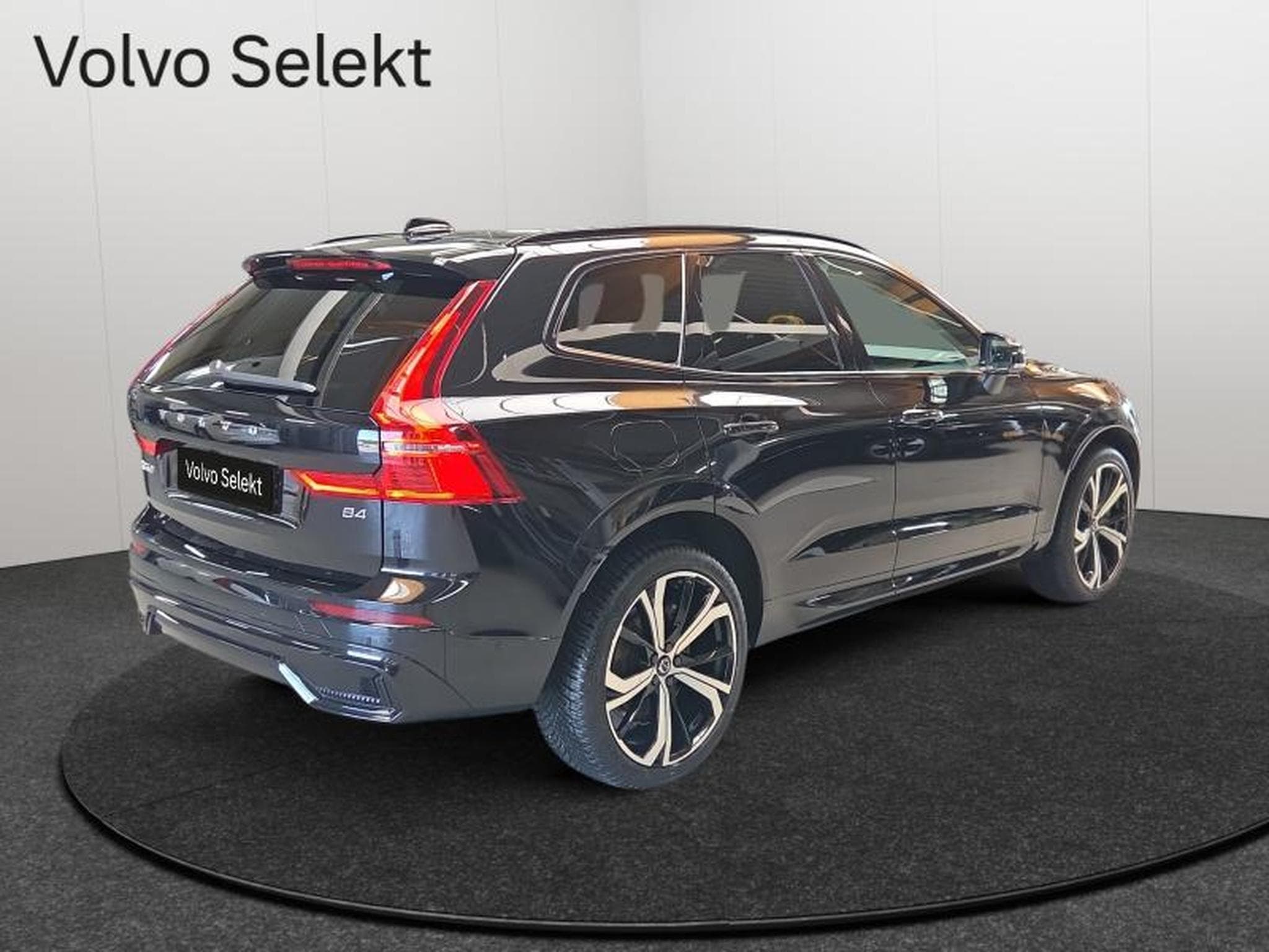 Volvo XC60 B4 Plus Dark / Essence (2023) - Photo 2