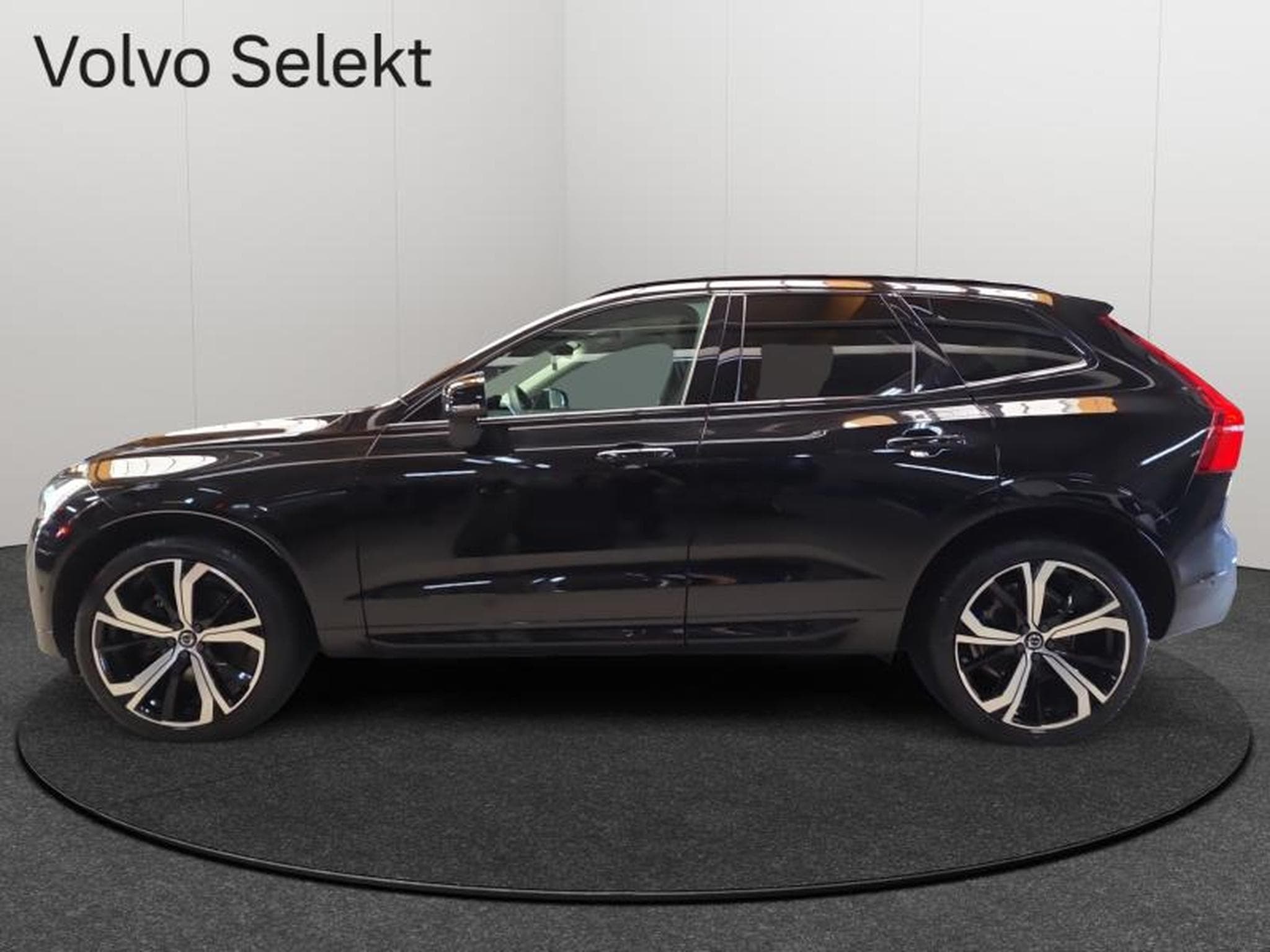 Volvo XC60 B4 Plus Dark / Essence (2023) - Photo 5