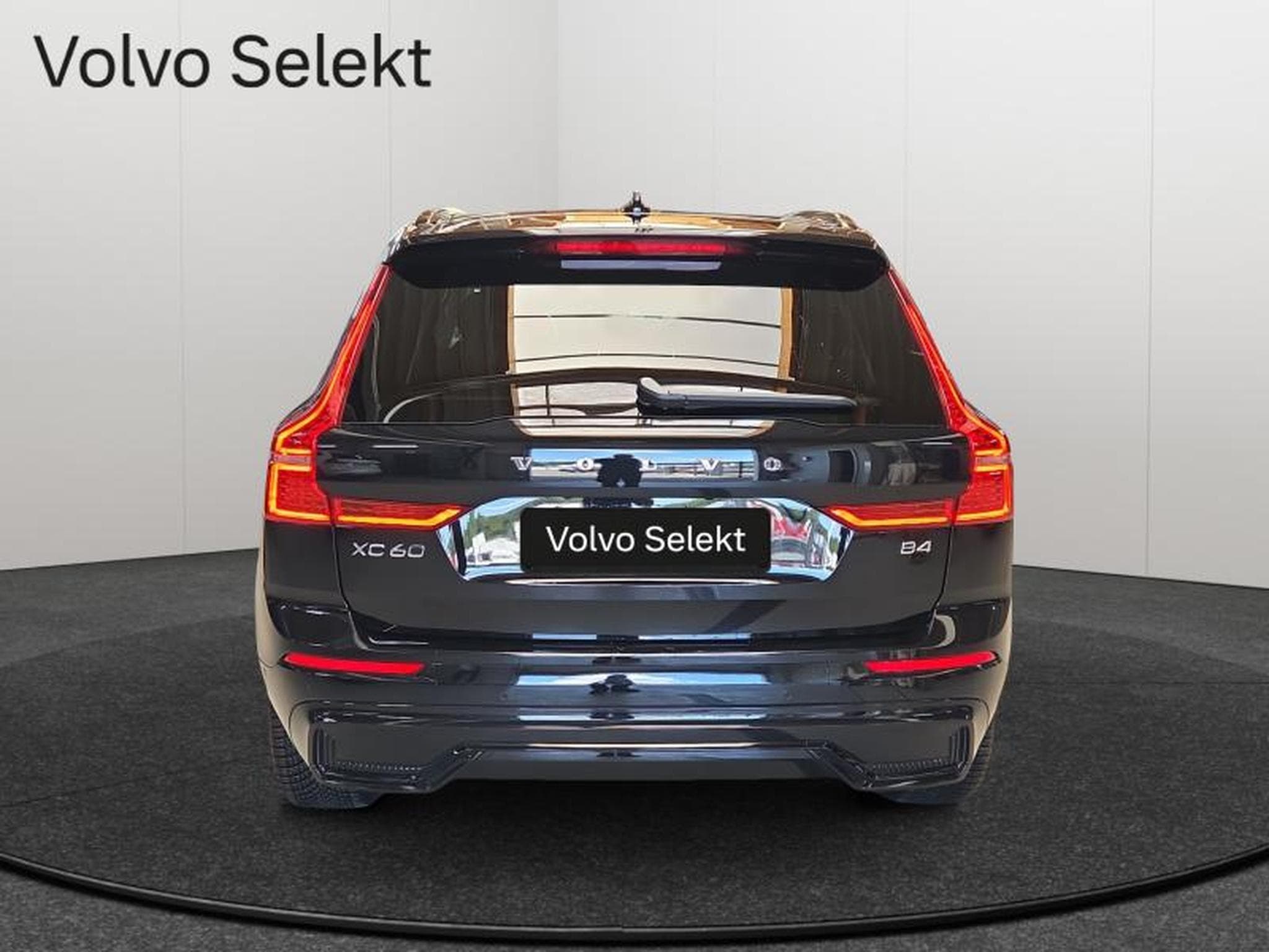 Volvo XC60 B4 Plus Dark / Essence (2023) - Photo 7