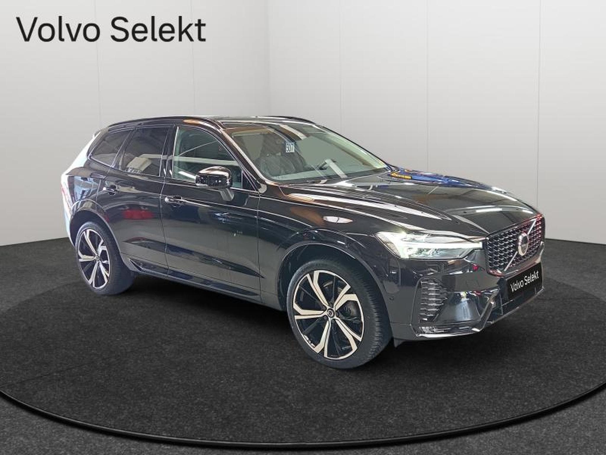 Volvo XC60 B4 Plus Dark / Essence (2023) - Photo 18