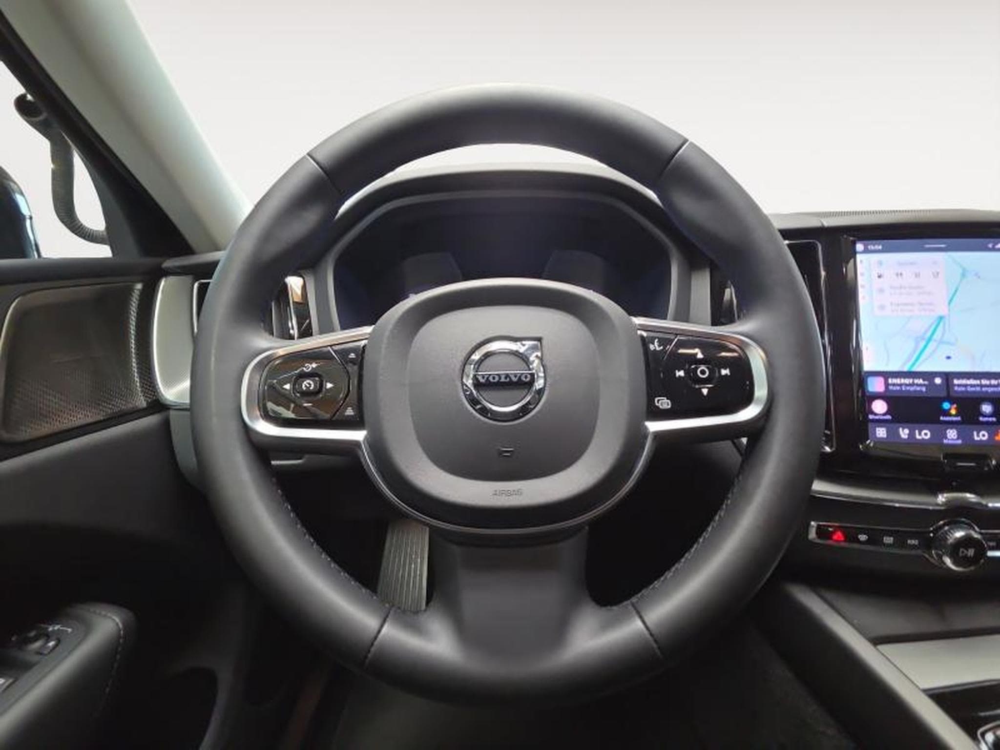 Volvo XC60 B4 Plus Dark / Essence (2023) - Photo 17