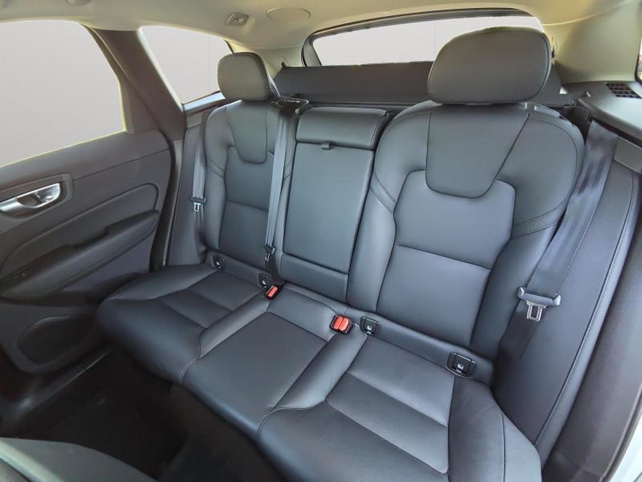 Volvo XC60 B4 Plus Dark / Essence (2024) - Photo 23