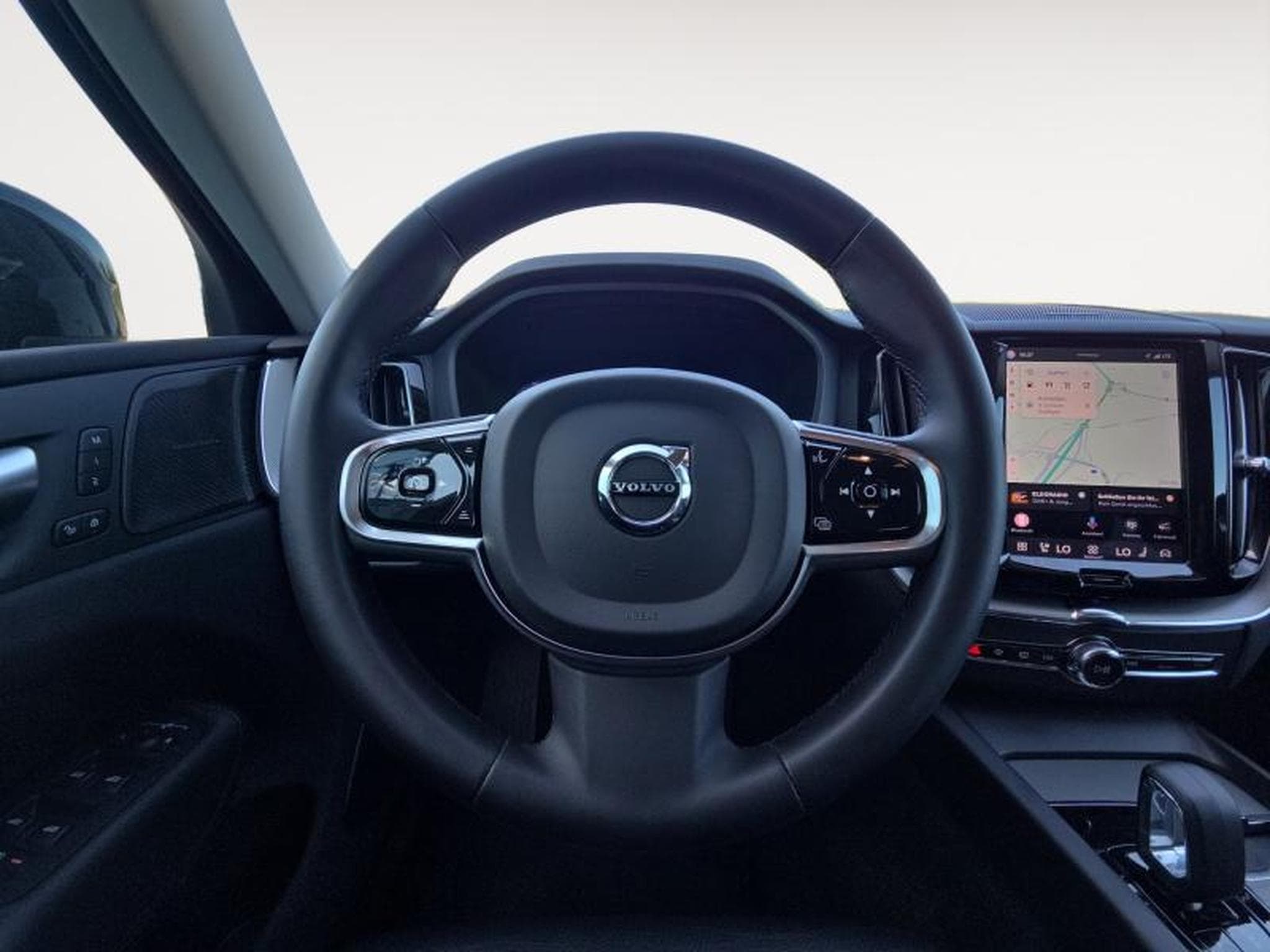 Volvo XC60 B4 Plus Dark / Essence (2024) - Photo 21