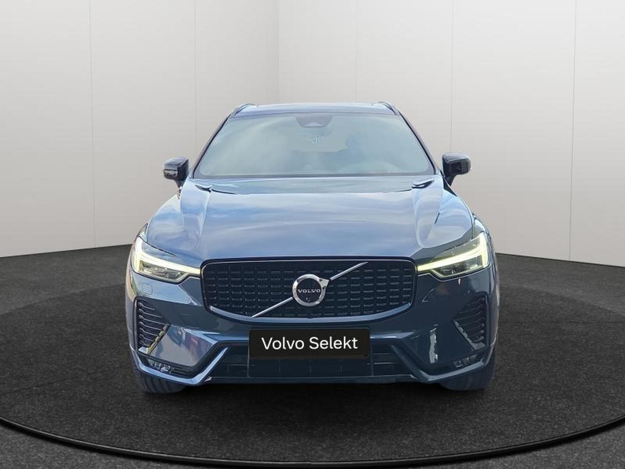 Volvo XC60 B5 AWD Ultra Dark / Essence (2025) - Photo 8