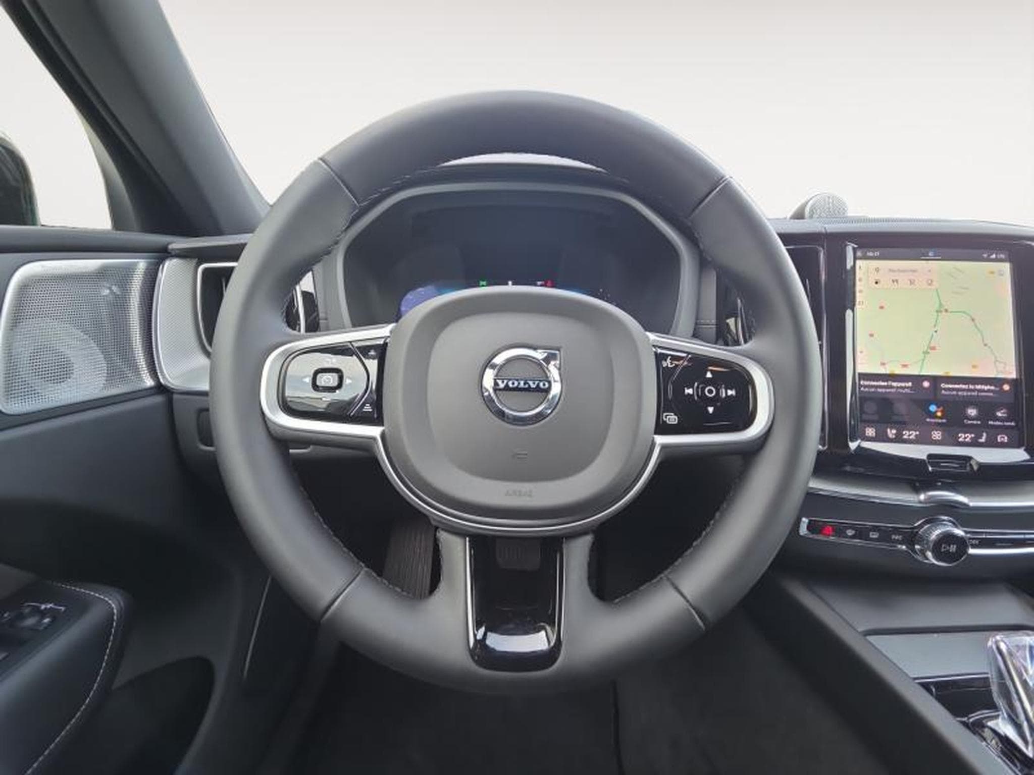 Volvo XC60 B5 AWD Ultra Dark / Essence (2025) - Photo 12