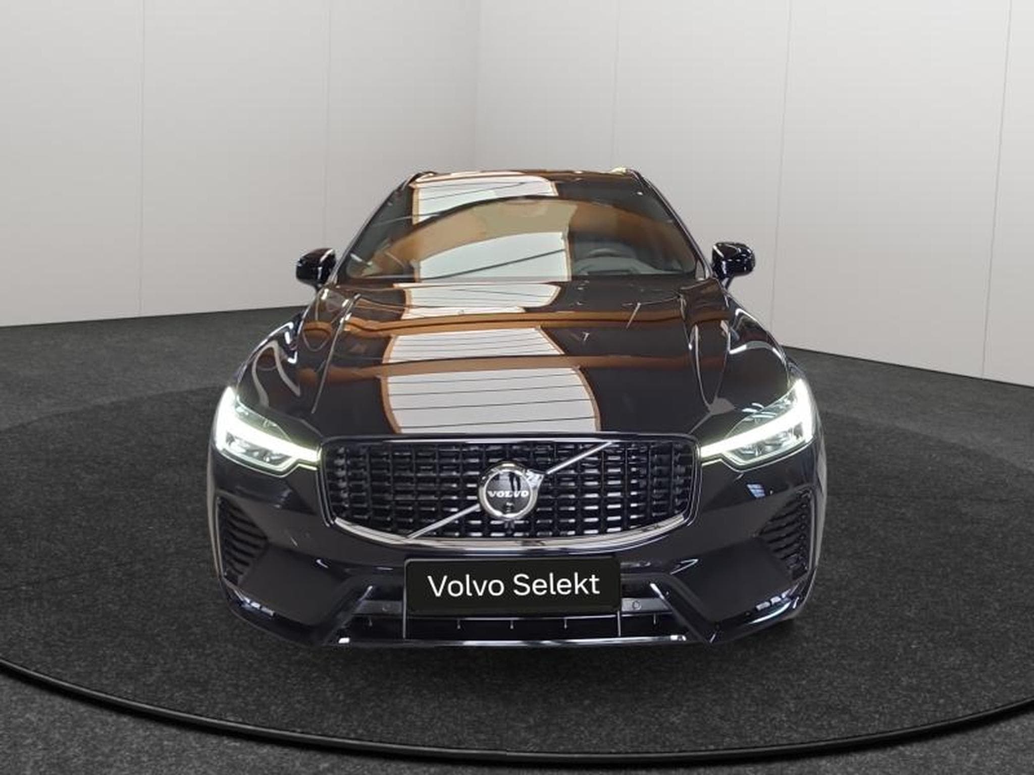 Volvo XC60 B5 AWD Ultra Dark / Essence (2025) - Photo 9