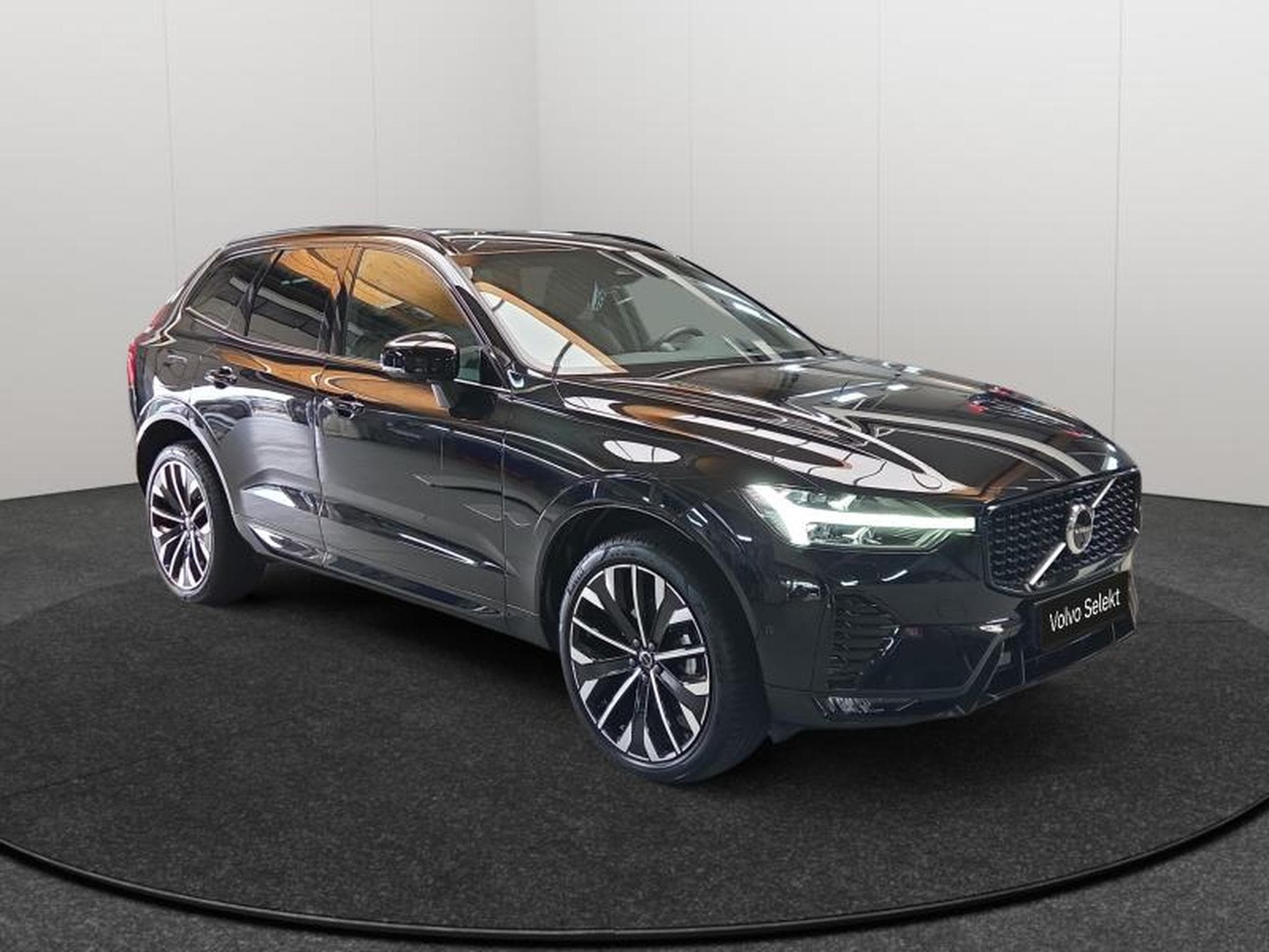 Volvo XC60 B5 AWD Ultra Dark / Essence (2025) - Photo 8