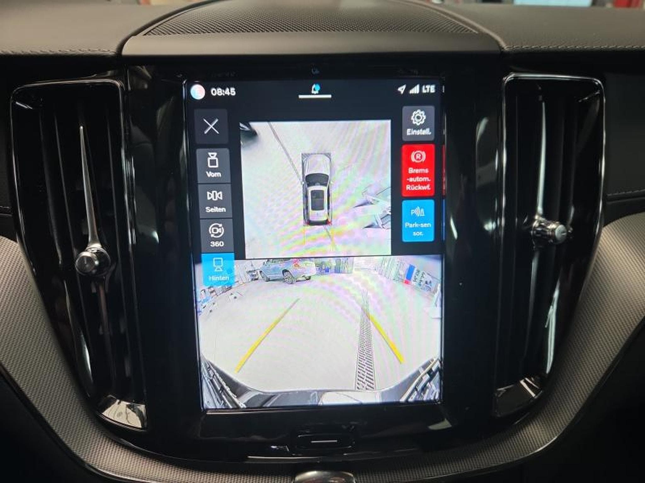 Volvo XC60 B5 AWD Ultra Dark / Essence (2025) - Photo 17