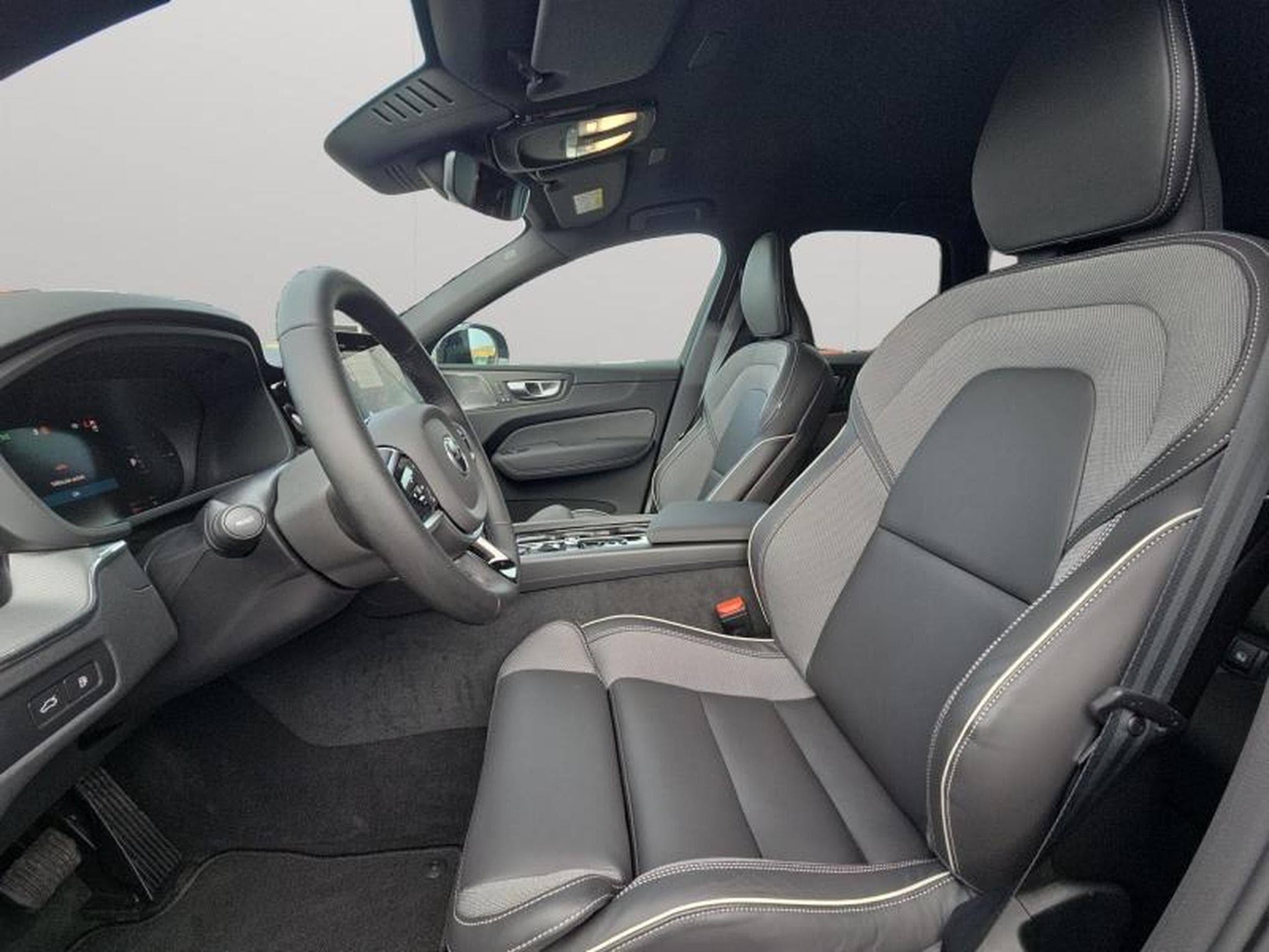 Volvo XC60 Facelift T6 AWD Black Edition Plus 2026 / Hybride (2025) - Photo 9