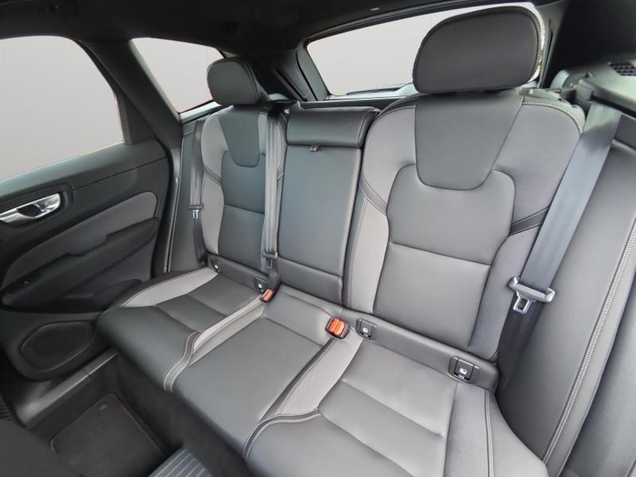 Volvo XC60 Facelift T6 AWD Black Edition Plus 2026 / Hybride (2025) - Photo 13