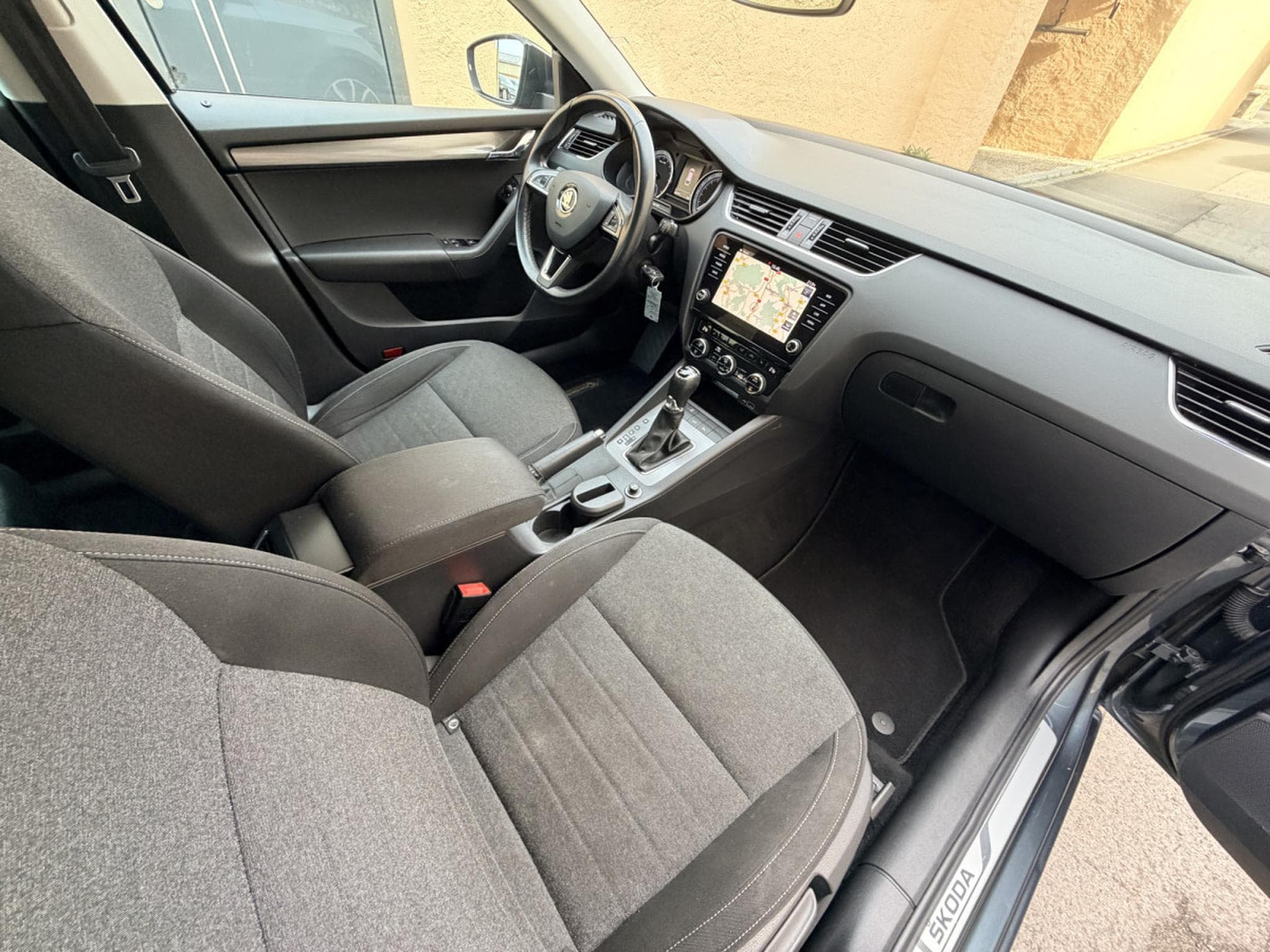 Skoda Octavia 2.0tdi DSG CAR-PLAY LED NAVI 150CV (2019) - Photo 6