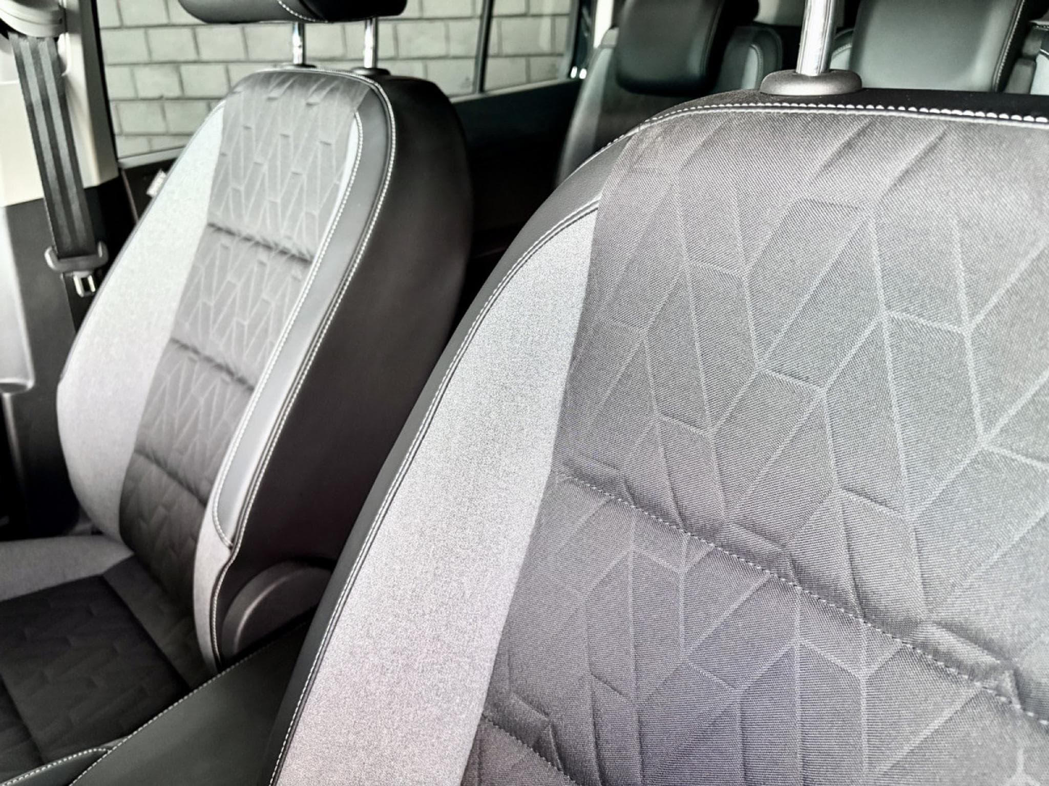 VW Touran Comfortline GOAL 2.0 TDI 150 CV DSG7 * 7 PLACES * *ATTELAGE* (2025) - Foto 4