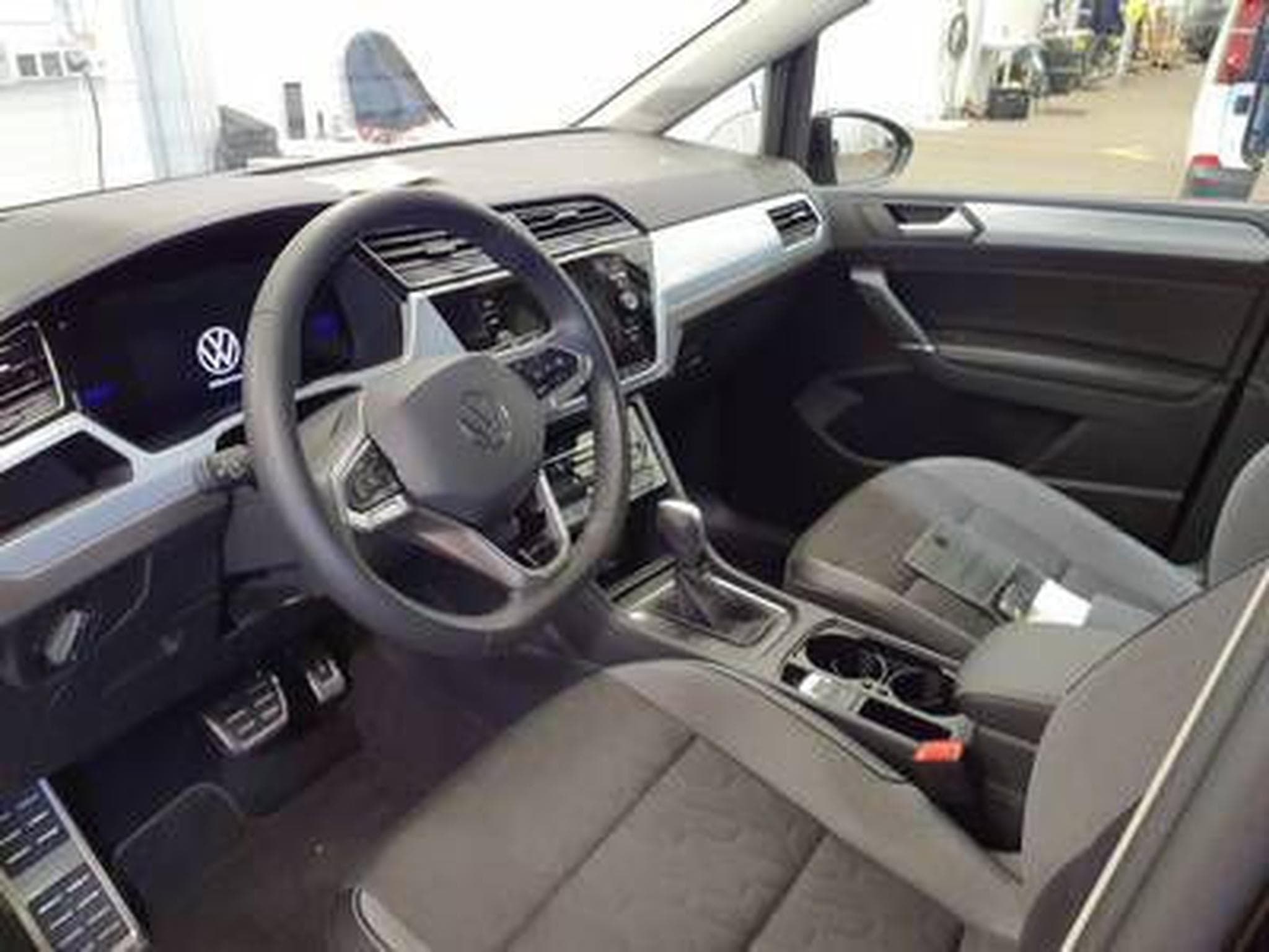 VW Touran Comfortline GOAL 2.0 TDI 150 CV DSG7 * 7 PLACES * *ATTELAGE* (2025) - Foto 7