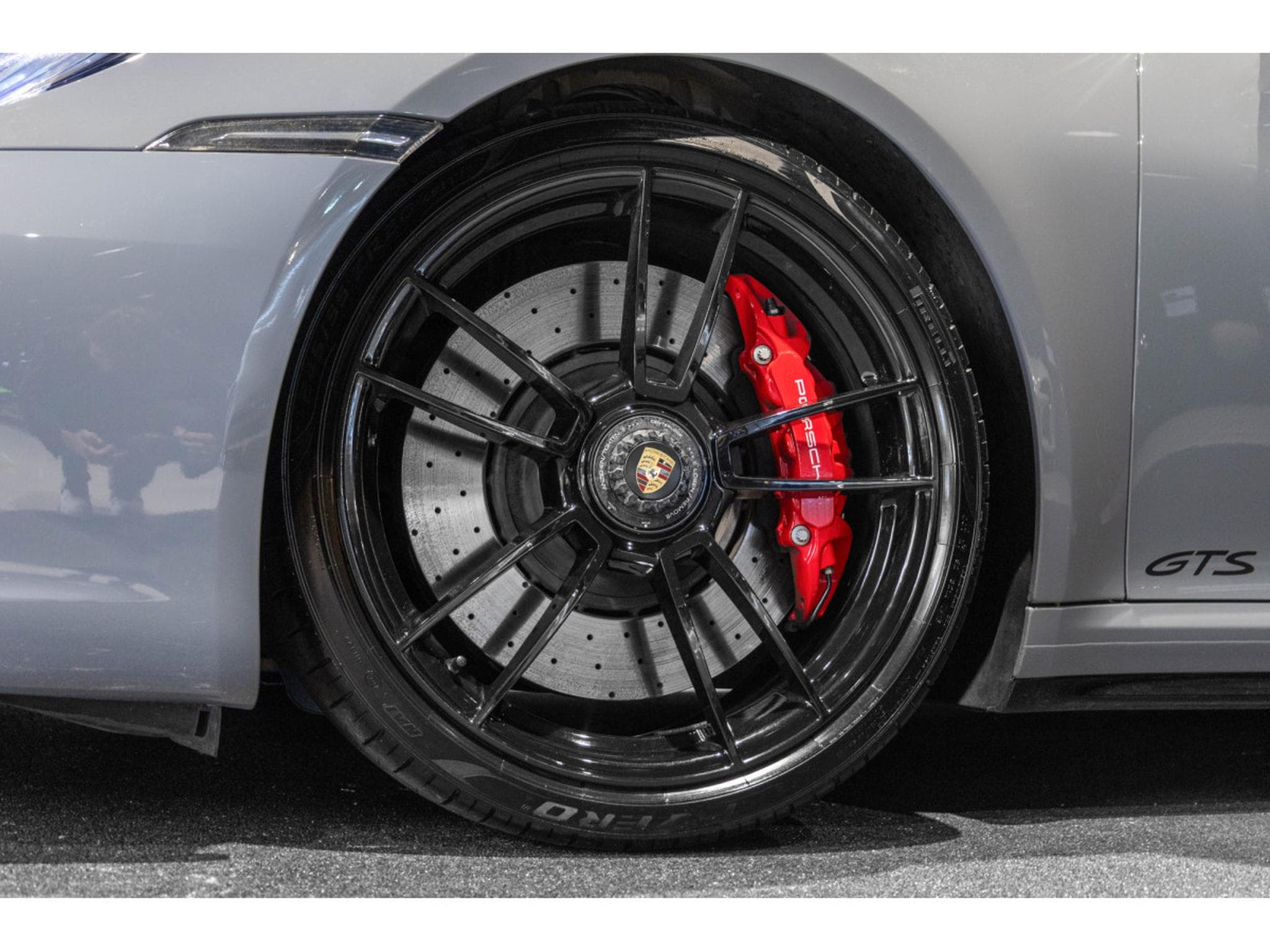 Porsche 911 .1 Carrera 4 GTS - ARTIC GREY (2024) - Photo 8