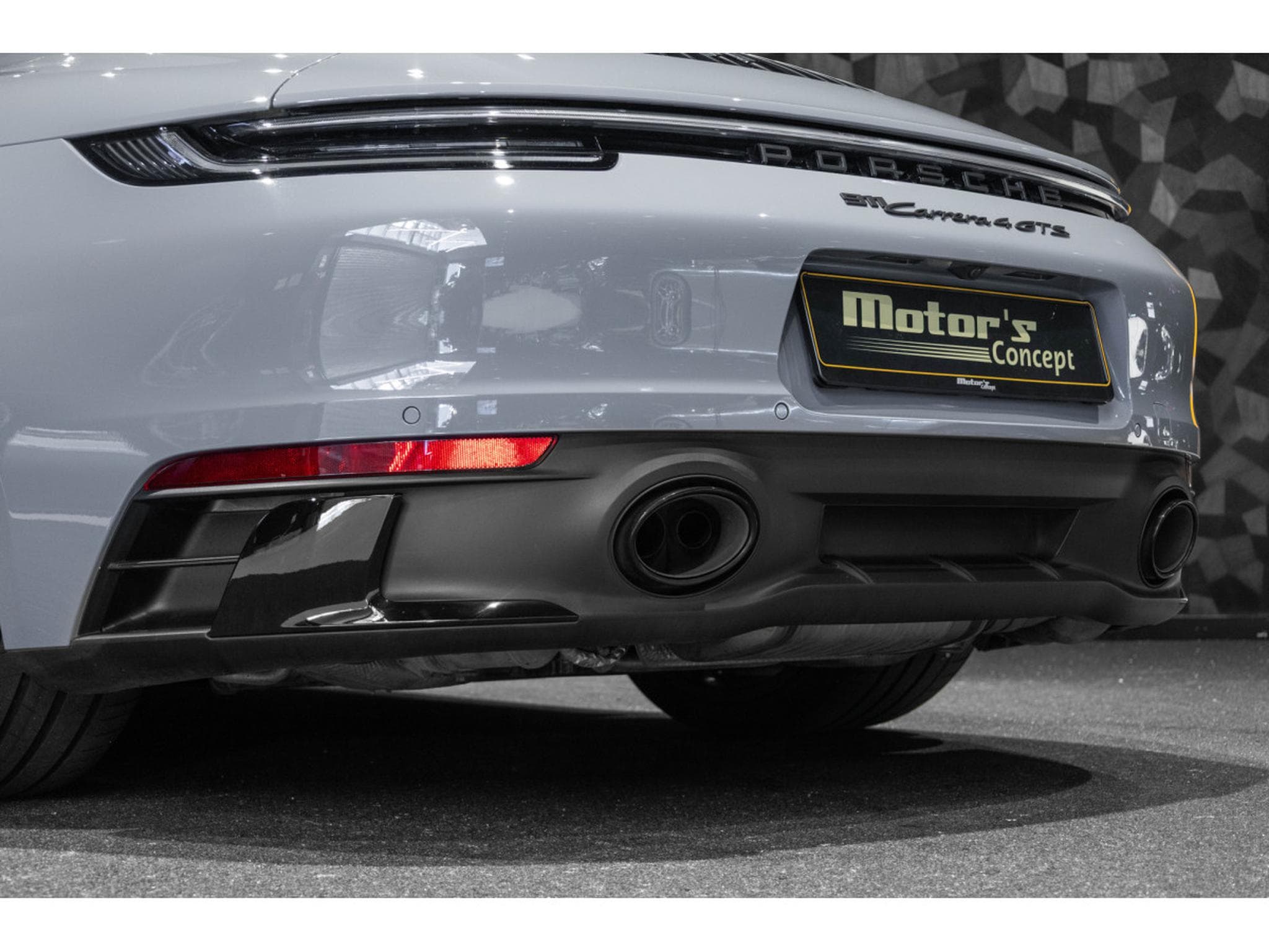 Porsche 911 .1 Carrera 4 GTS - ARTIC GREY (2024) - Photo 30