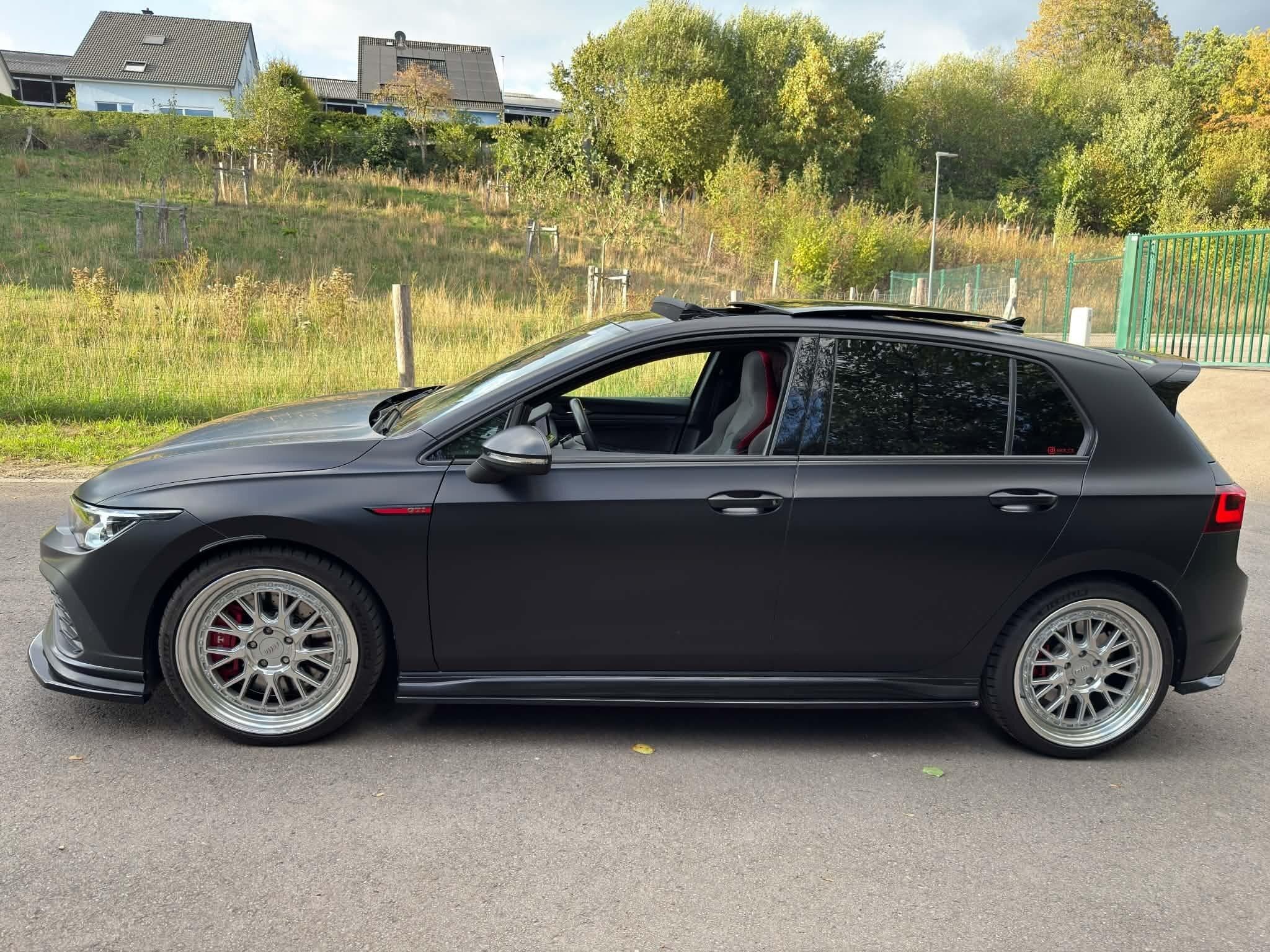 VW Golf VIII GTI CS (2022) - Photo 2