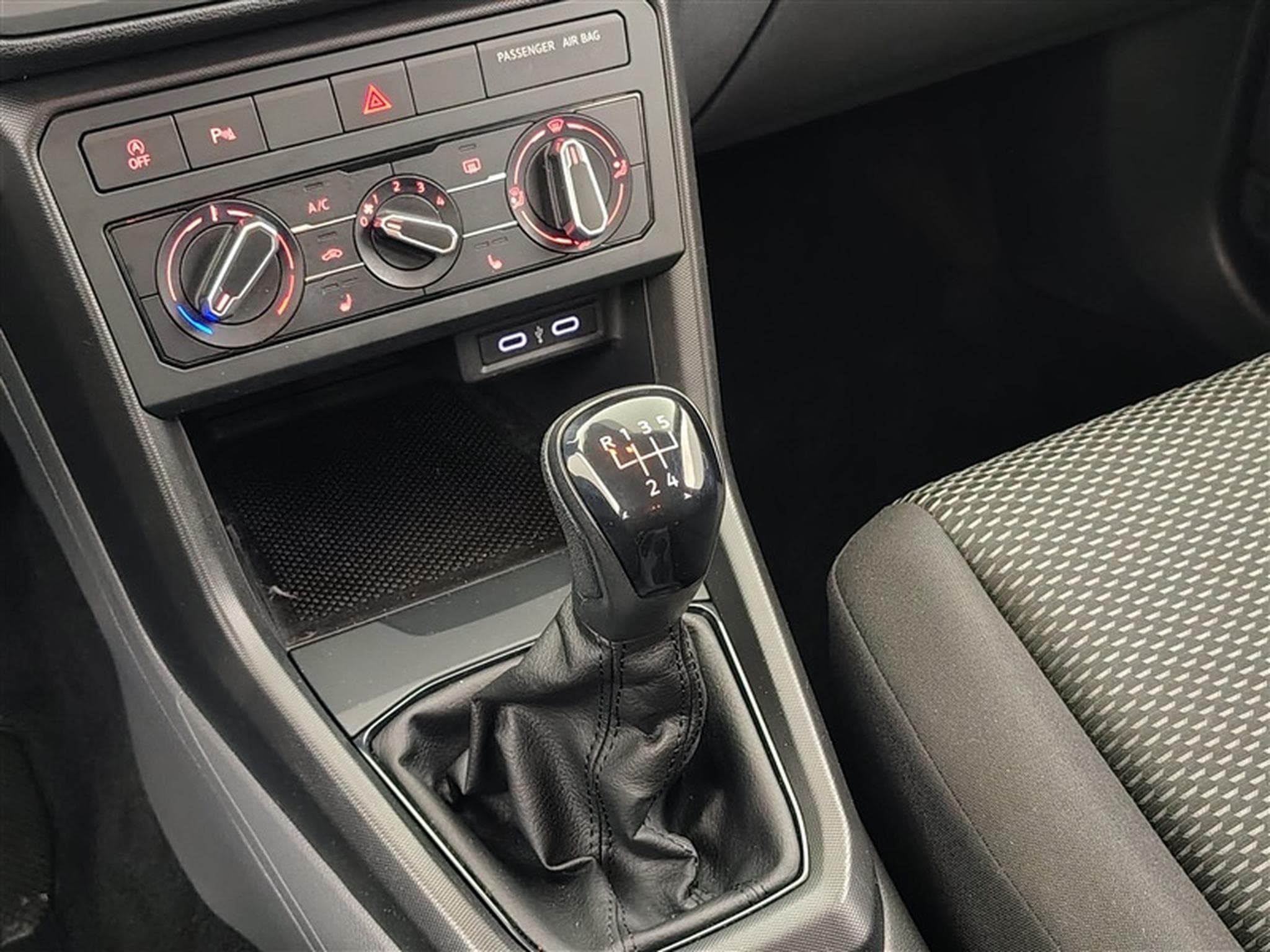 VW T-Cross 1.0 TSI Active NAVI/CAMERA (2021) - Foto 12