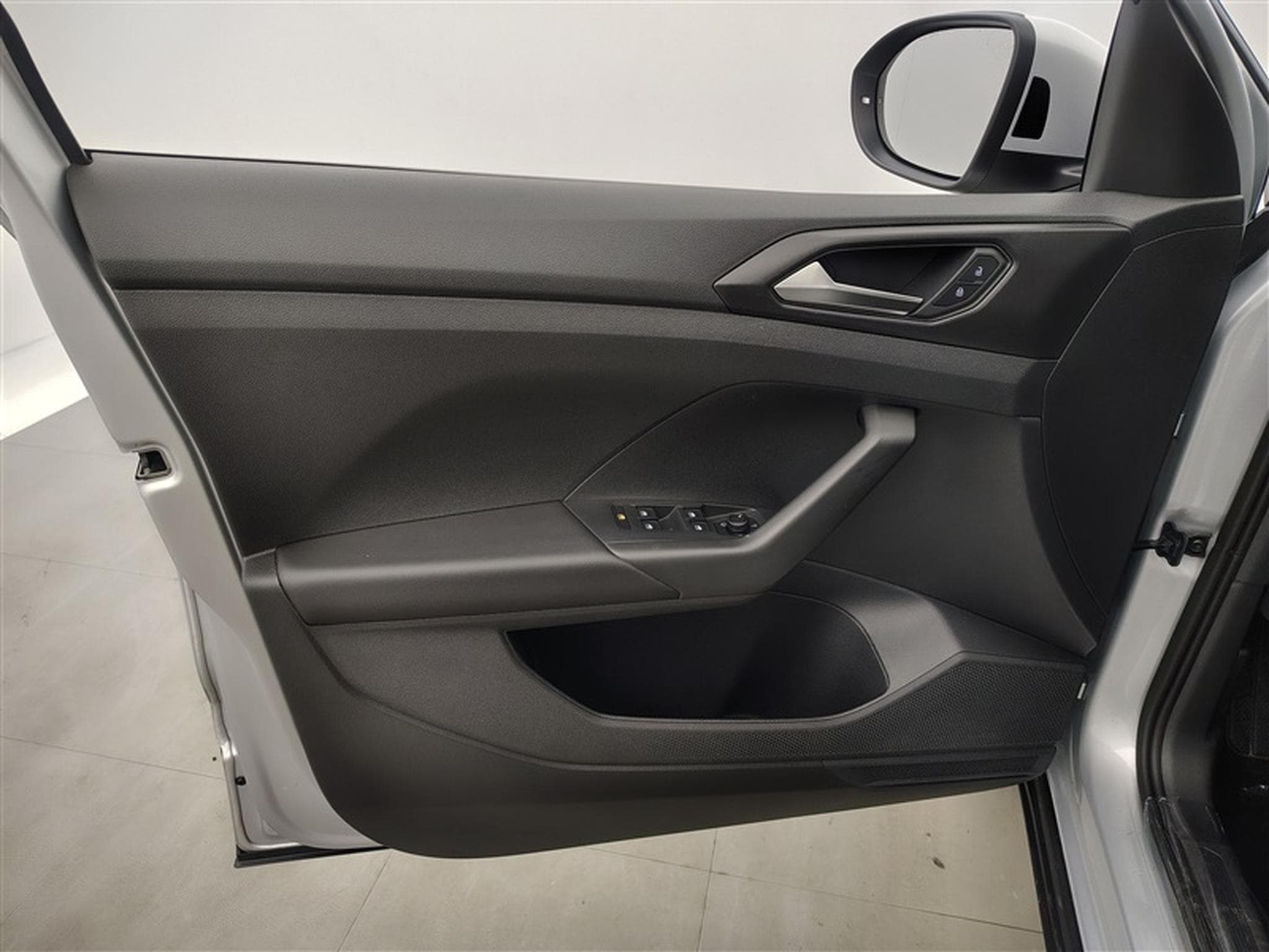 VW T-Cross 1.0 TSI Life OPF (2025) - Photo 17