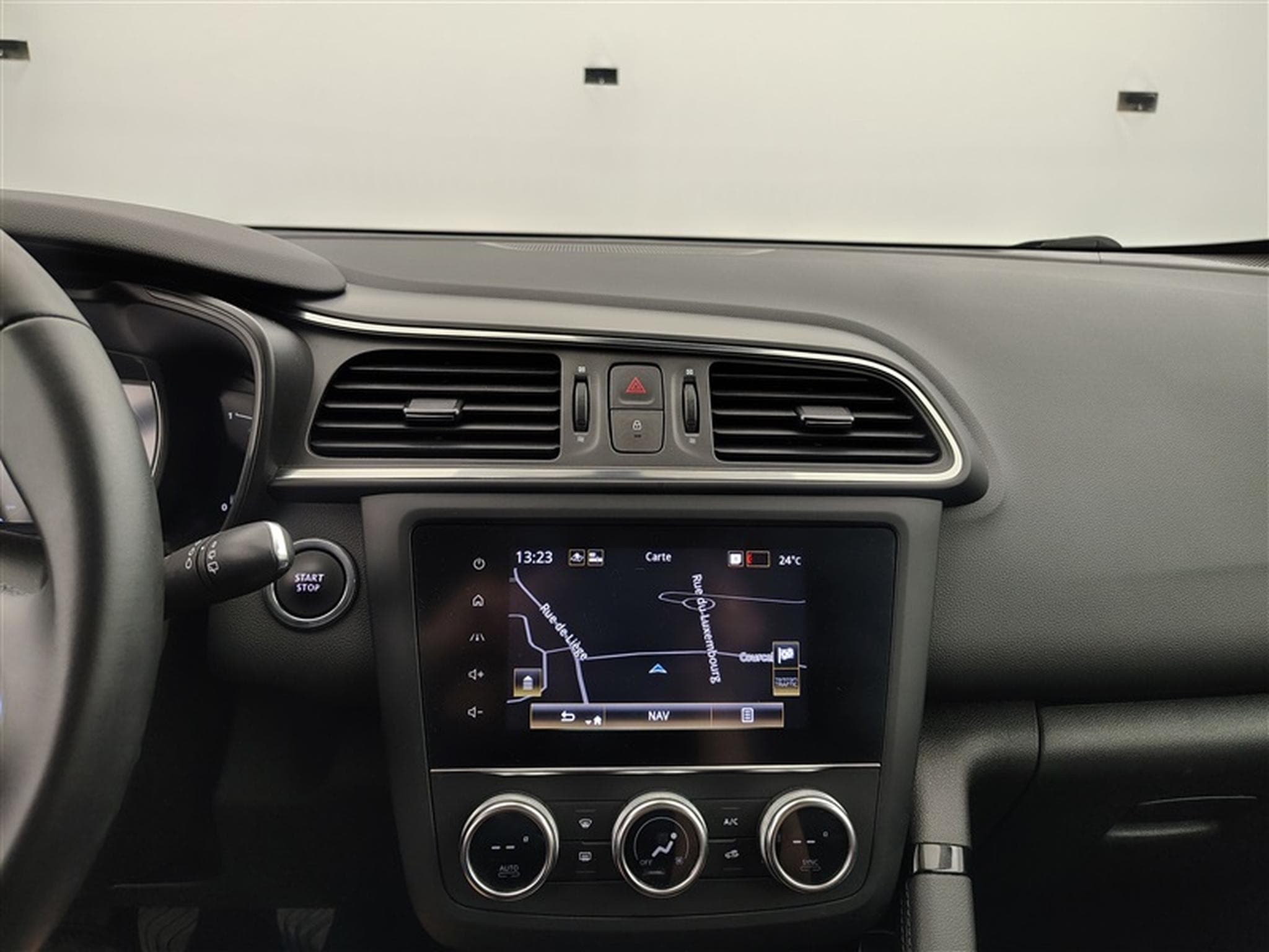 Renault Kadjar 1.33 TCe 140Cv Equilibre NAVI /LED/JA17/PDC (2022) - Foto 11