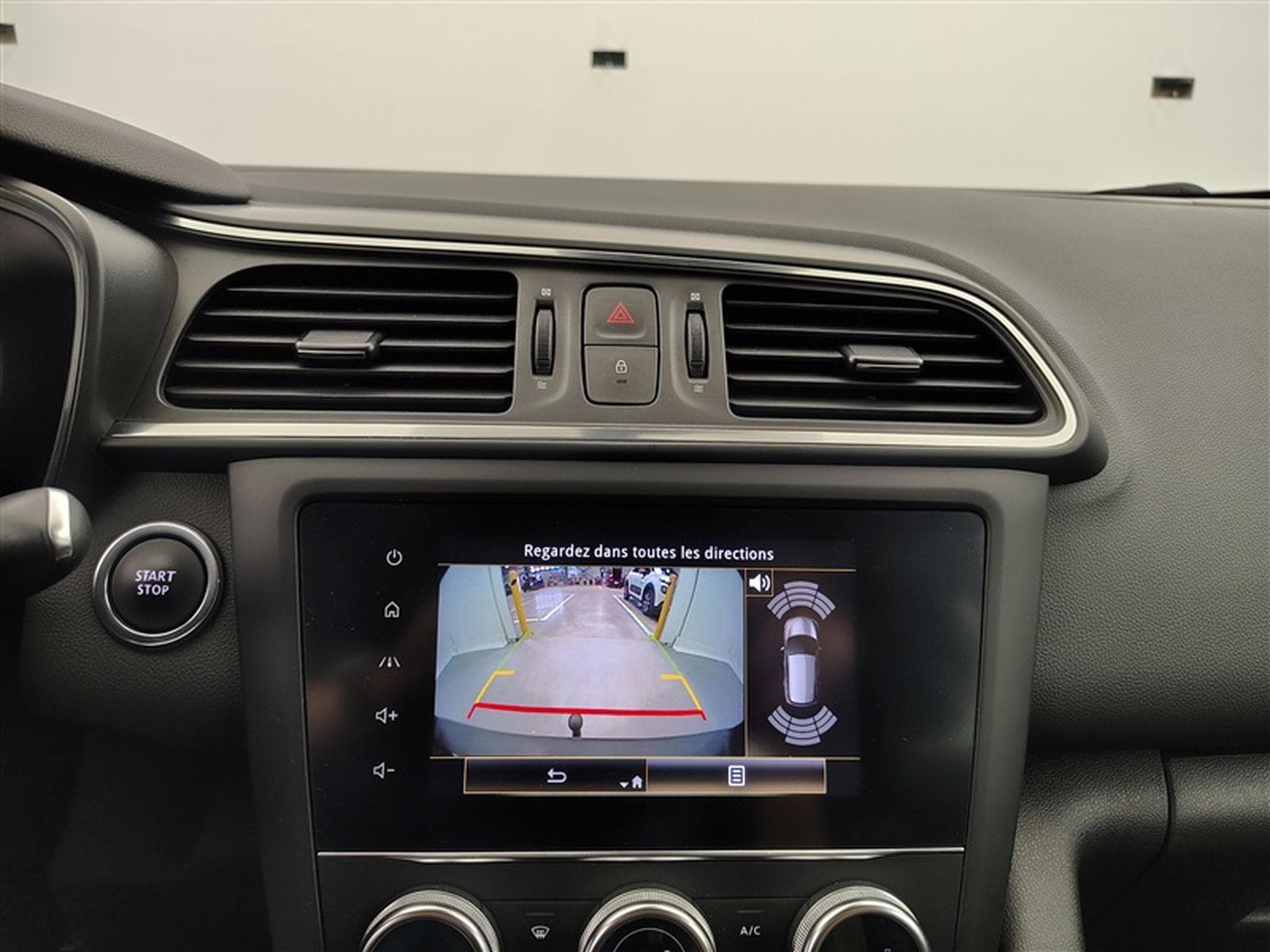 Renault Kadjar 1.33 TCe 140Cv Equilibre NAVI /LED/JA17/PDC (2022) - Foto 18