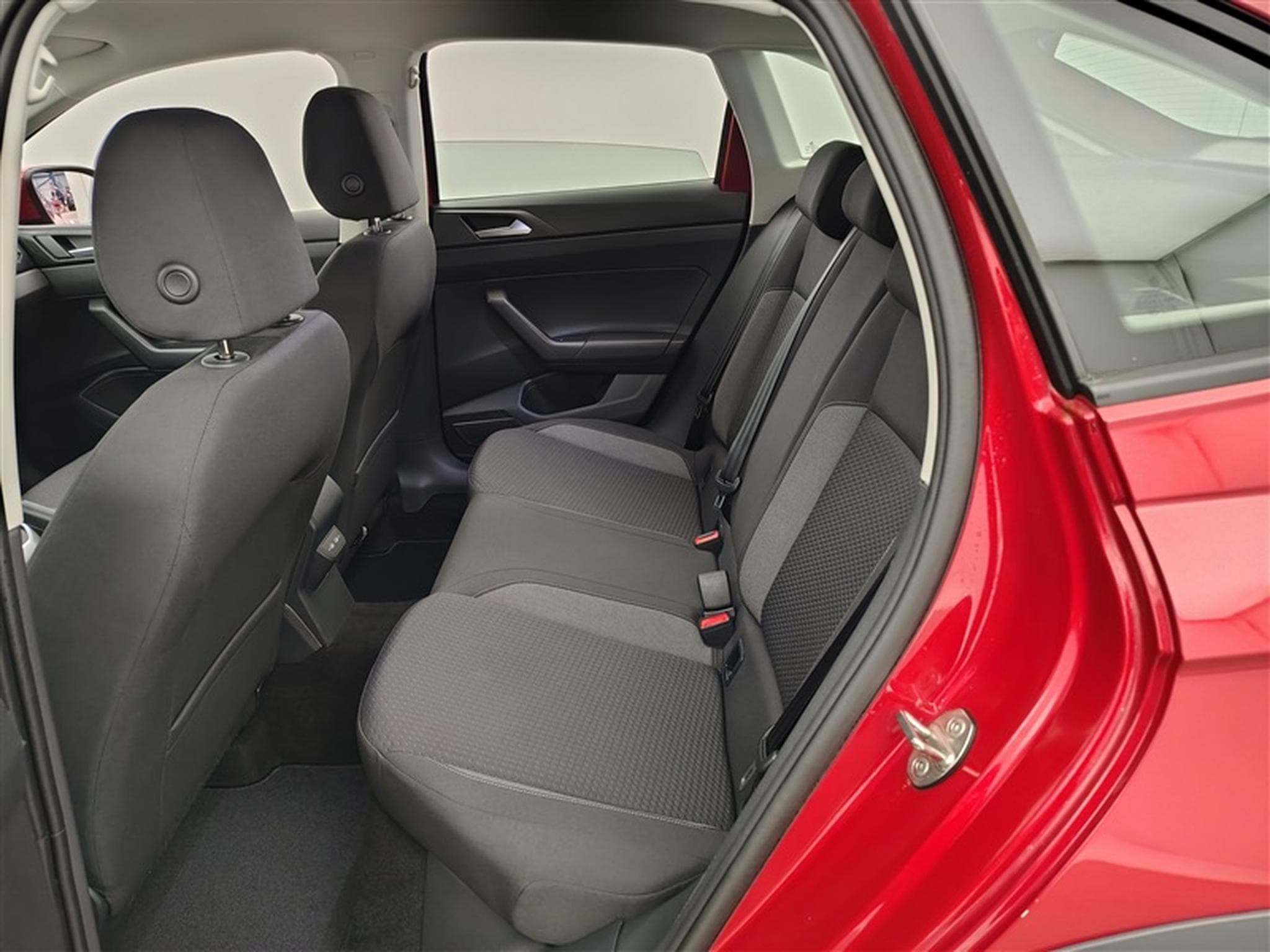 VW Taigo 1.0 TSI Life Business NAVI/FULL LED/JA16/PDC AV AR/CAMERA (2022) - Photo 13