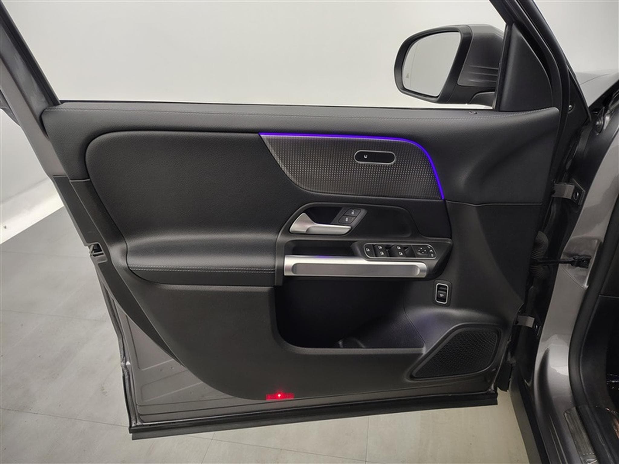 Mercedes GLB 200 GLB 200d Business Solution CUIR/NAVI/TO PANO/FULL LED/JA18 (2021) - Photo 17