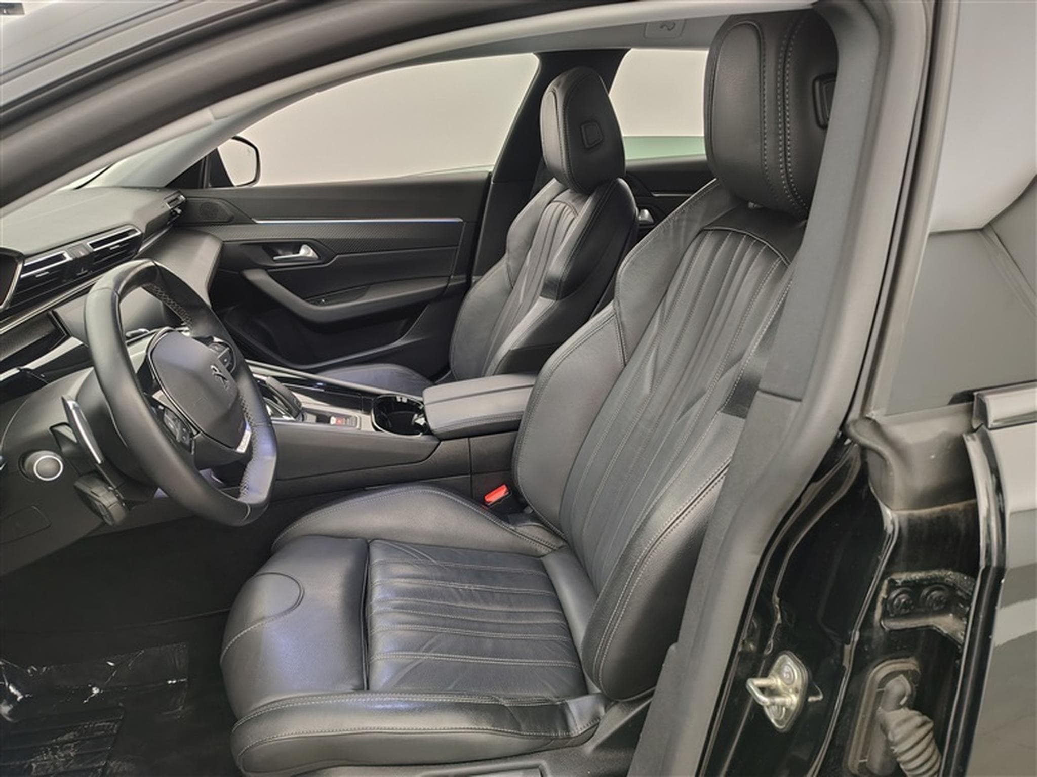 Peugeot 508 1.5 BlueHDi Allure Pack AUTO/CUIR/NAVI/LED/JA17/PDC (2022) - Foto 7