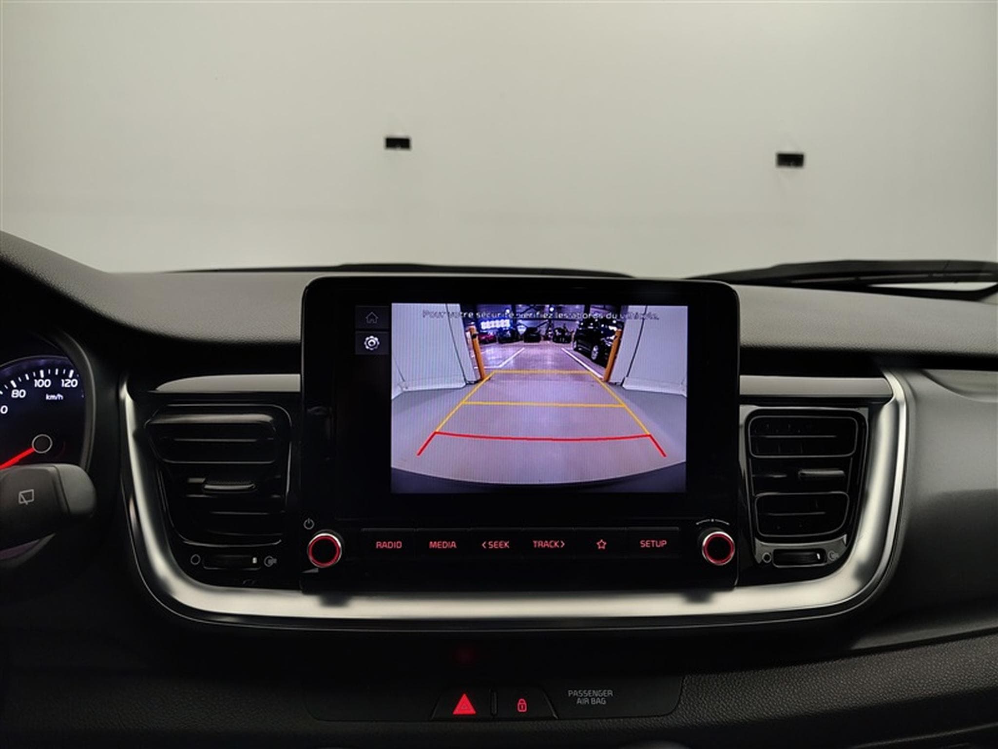 Kia Stonic 1.0 T Inspire Plus ISG (2024) - Photo 17