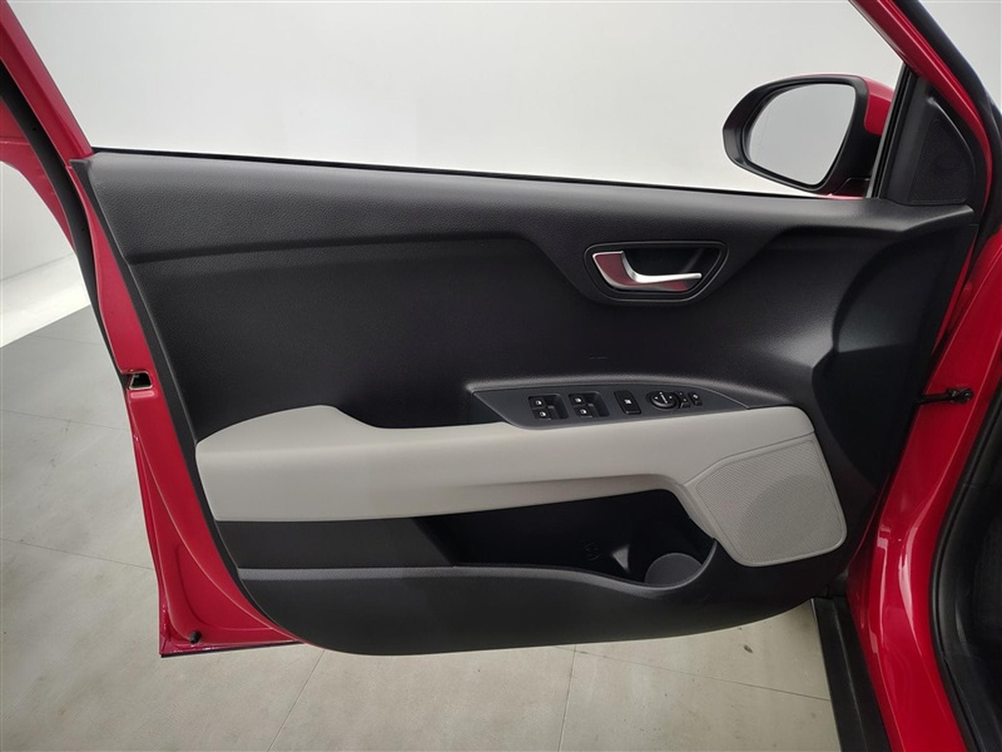 Kia Stonic 1.0 T Inspire Plus ISG (2024) - Photo 16