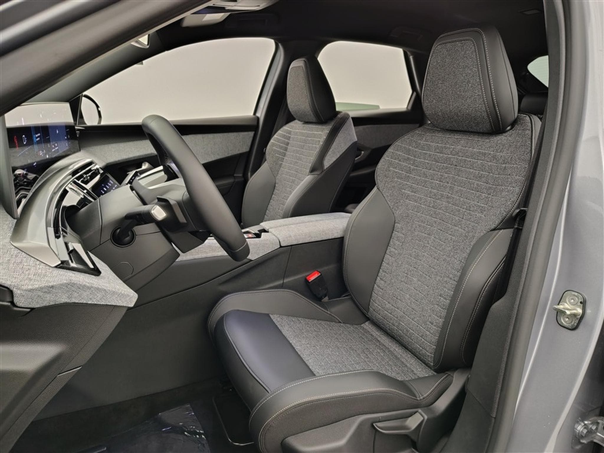Peugeot 3008 1.2 HYBRID 136cv e-DSC6 Allure Pack NAVI / FULL LED / CAMERA (2025) - Photo 7