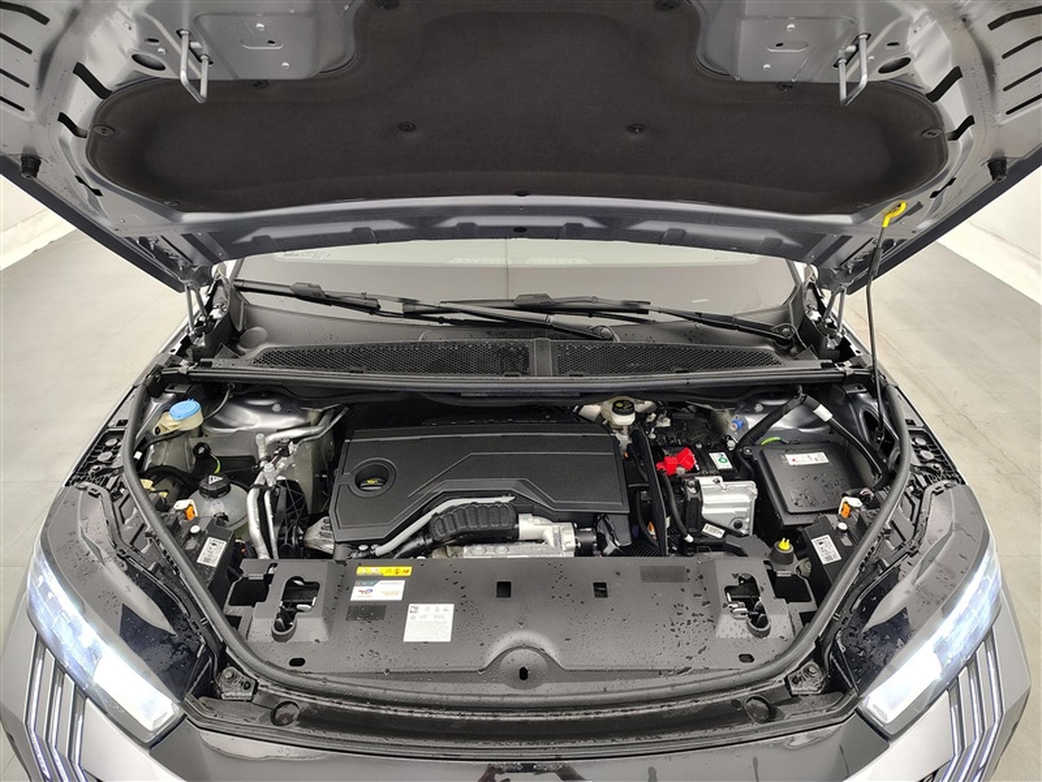 Peugeot 3008 1.2 HYBRID 136cv e-DSC6 Allure Pack NAVI / FULL LED / CAMERA (2025) - Photo 19