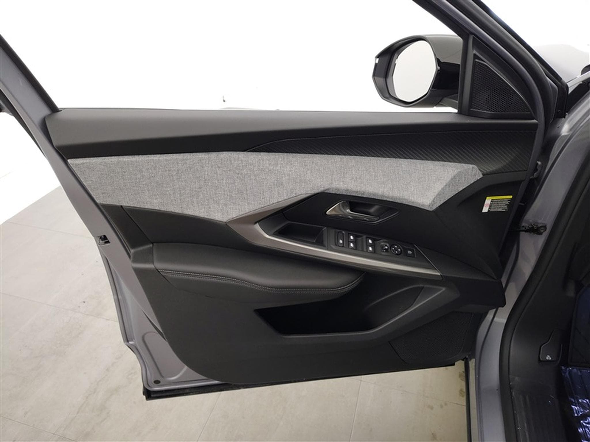 Peugeot 3008 1.2 HYBRID 136cv e-DSC6 Allure Pack NAVI / FULL LED / CAMERA (2025) - Photo 17