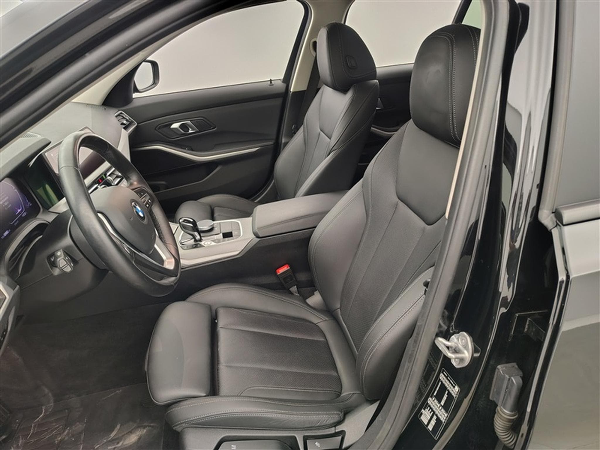 BMW 318 318iA Touring Sport Line Navi Cockpit/LED/CAMERA (2021) - Photo 7