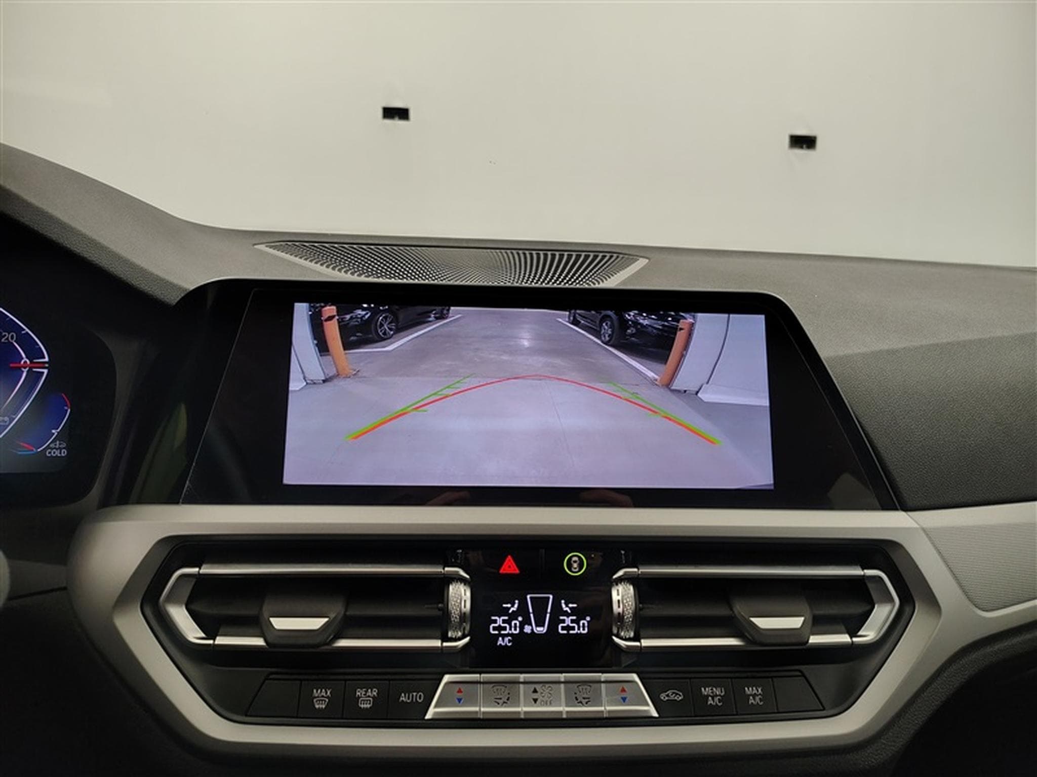 BMW 318 318iA Touring Sport Line Navi Cockpit/LED/CAMERA (2021) - Photo 18