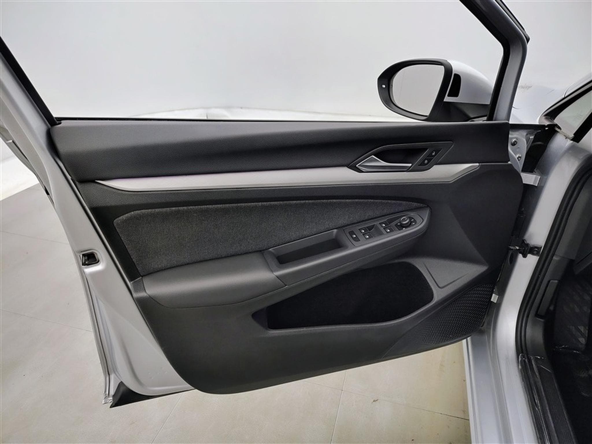 VW Golf 1.0 TSI Life NAVI/FULL LED/JA/PDC (2024) - Photo 16