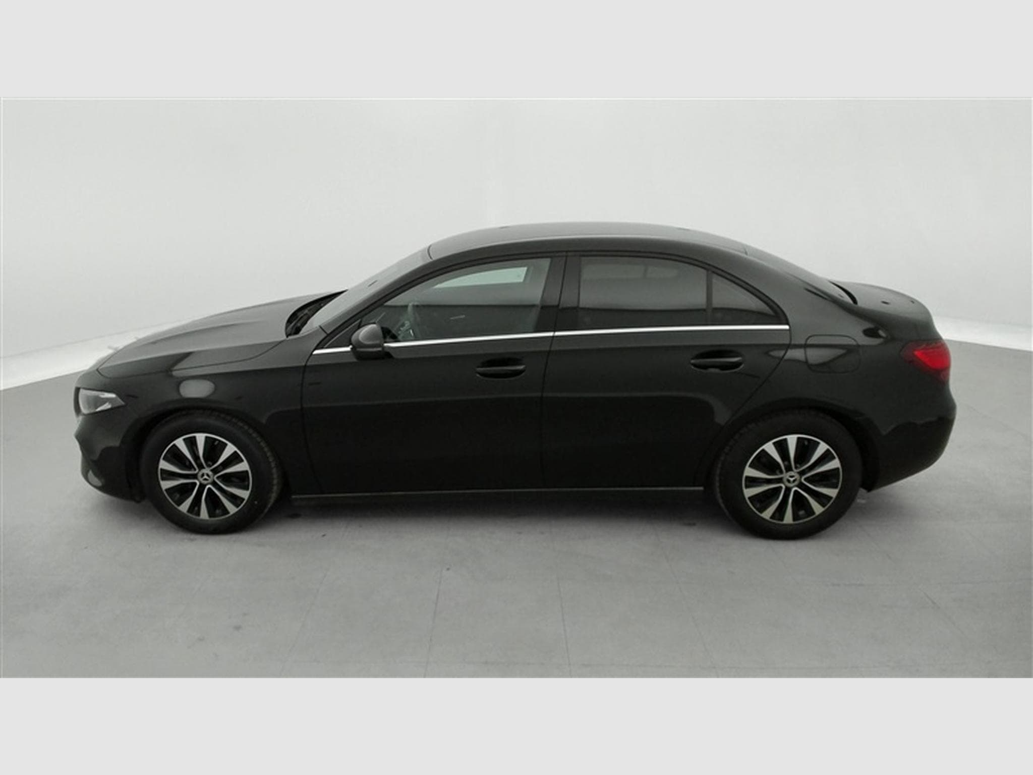Mercedes A 180 A180 d Business Line AUTO/S-CUIR/NAVI/FULL LED/JA/PDC (2023) - Photo 3