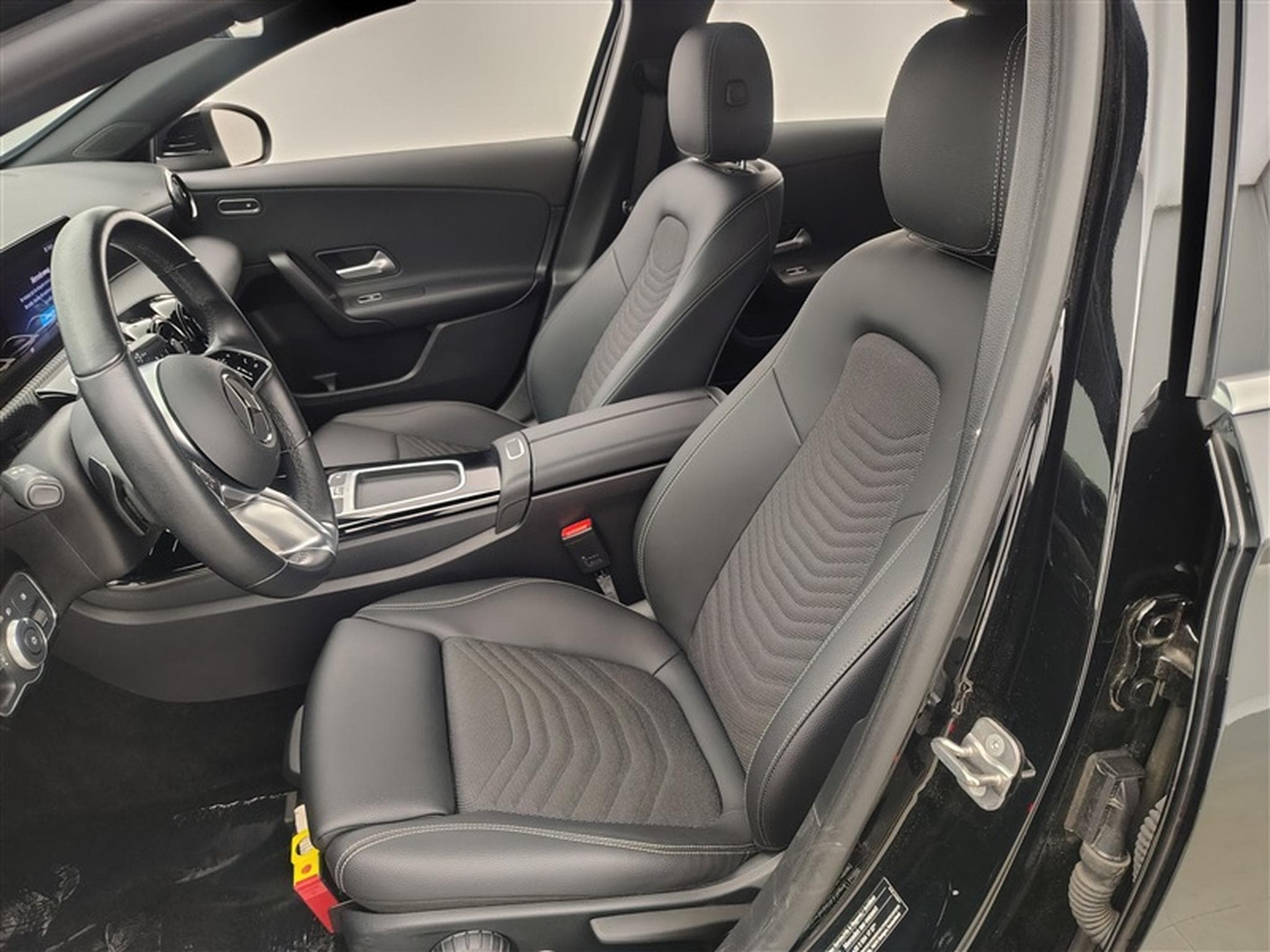 Mercedes A 180 A180 d Business Line AUTO/S-CUIR/NAVI/FULL LED/JA/PDC (2023) - Photo 7