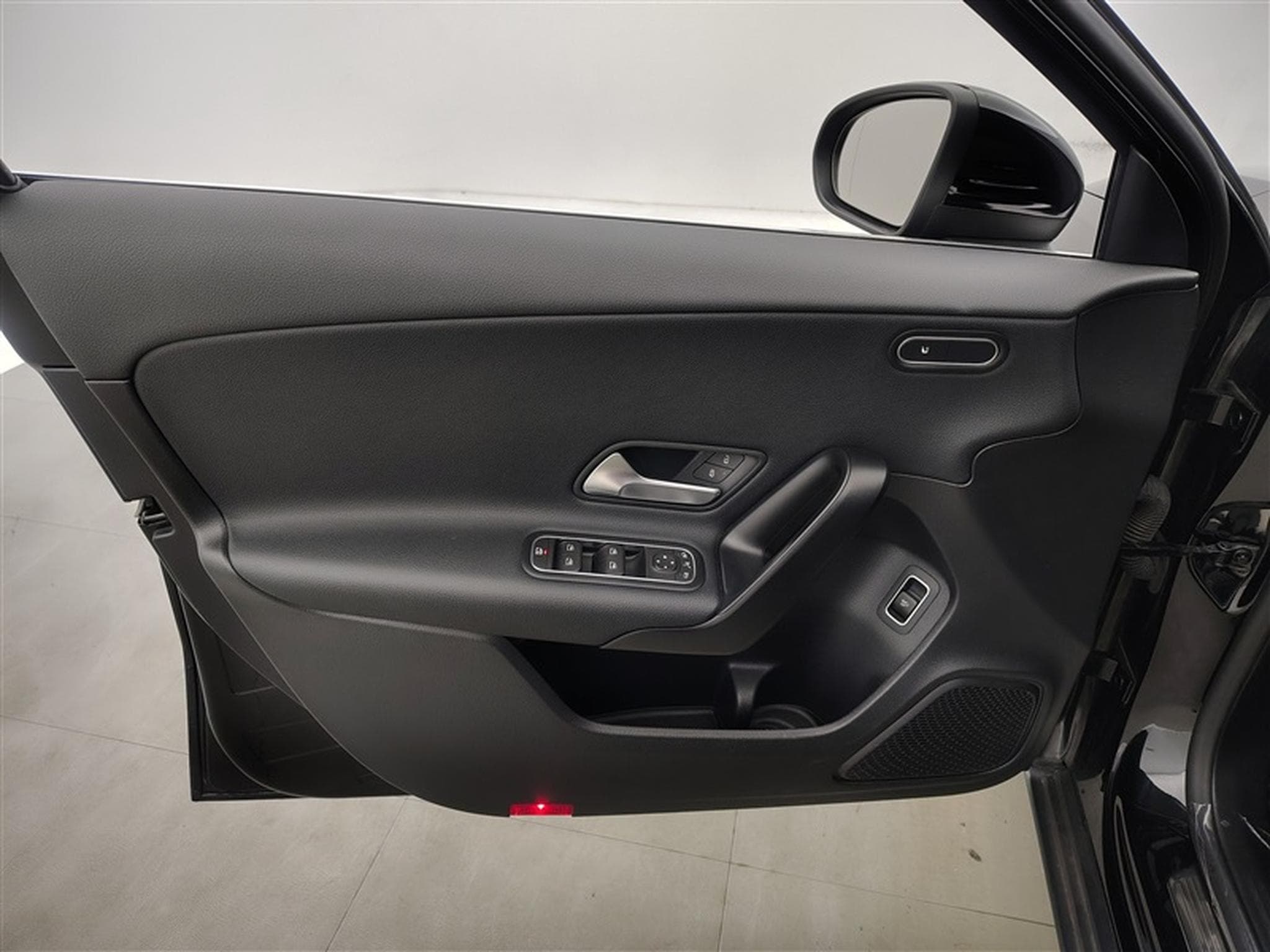 Mercedes A 180 A180 d Business Line AUTO/S-CUIR/NAVI/FULL LED/JA/PDC (2023) - Photo 17