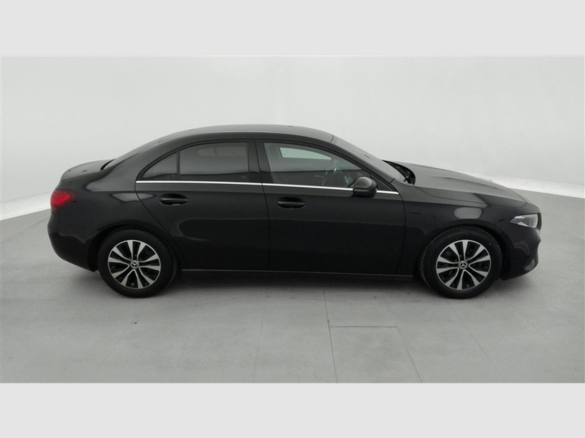 Mercedes A 180 A180 d Business Line AUTO/S-CUIR/NAVI/FULL LED/JA/PDC (2023) - Photo 23
