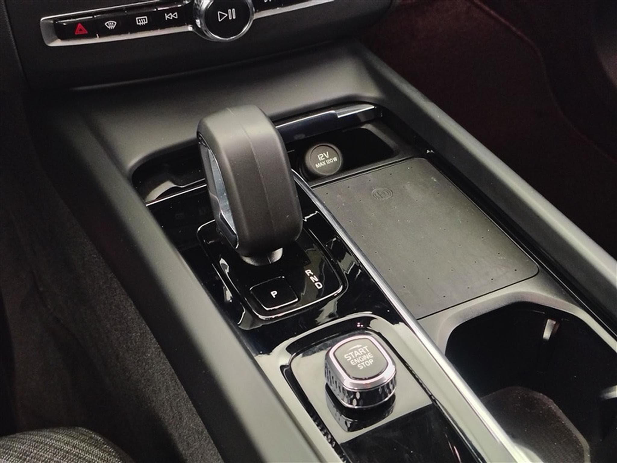 Volvo XC60 2.0 B4 MHEV Core CARPLAY / FULL LED (2024) - Photo 12