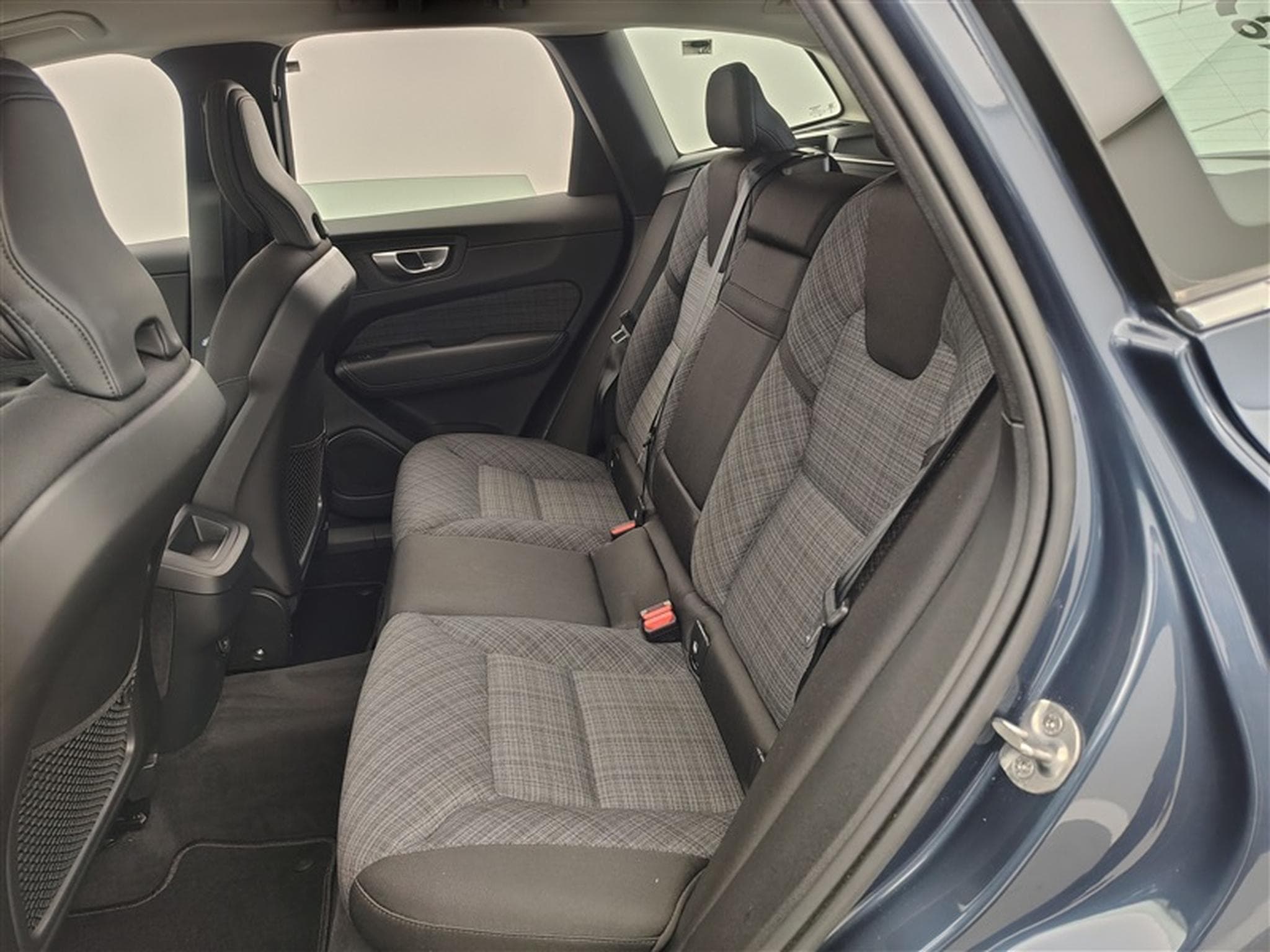 Volvo XC60 2.0 B4 MHEV Core CARPLAY / FULL LED (2024) - Photo 13