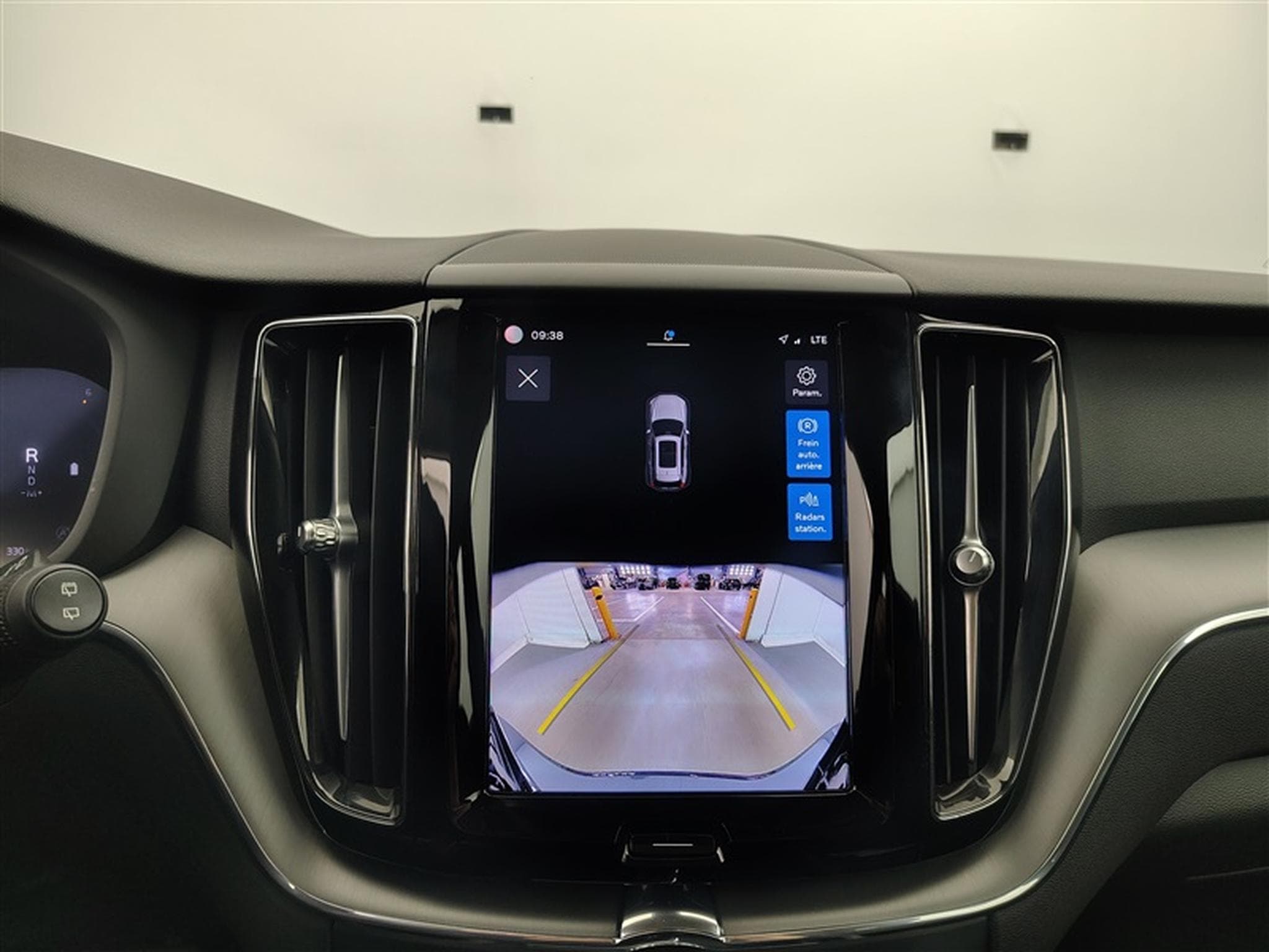 Volvo XC60 2.0 B4 MHEV Core CARPLAY / FULL LED (2024) - Photo 18