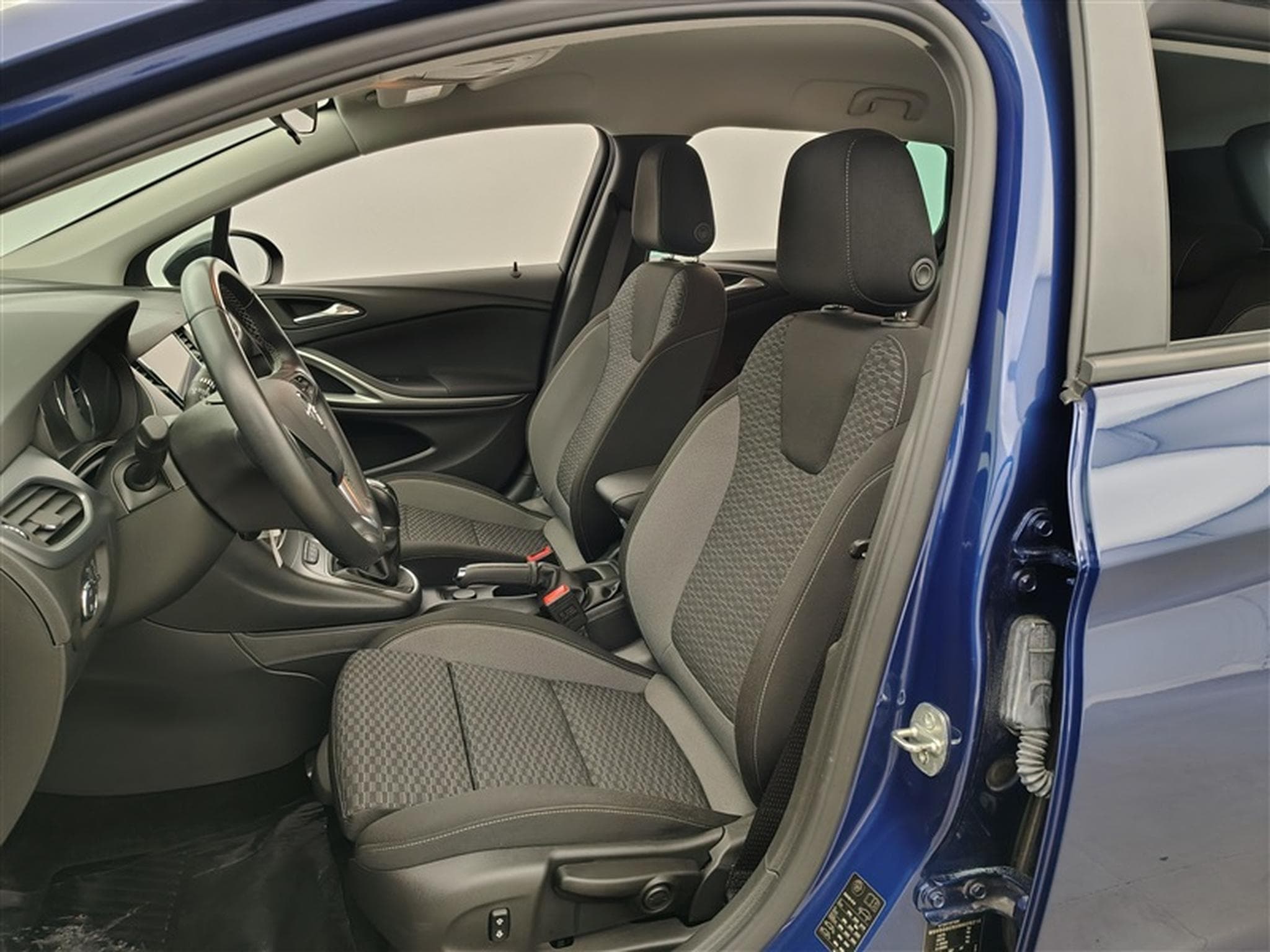 Opel Astra Sports Tourer 1.2 Turbo Edition NAVI/PDC (2022) - Photo 7