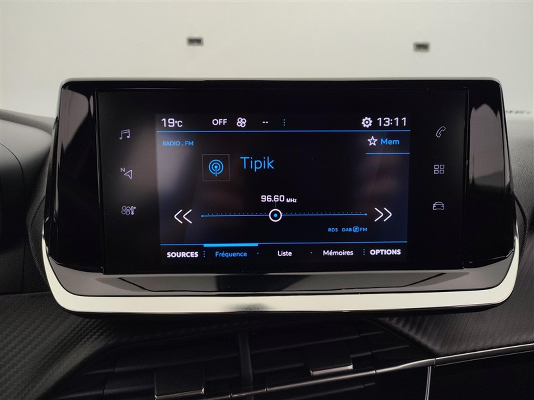 Peugeot 2008 1.2 PureTech 100cv Active CARPLAY / CAMERA (2023) - Photo 10